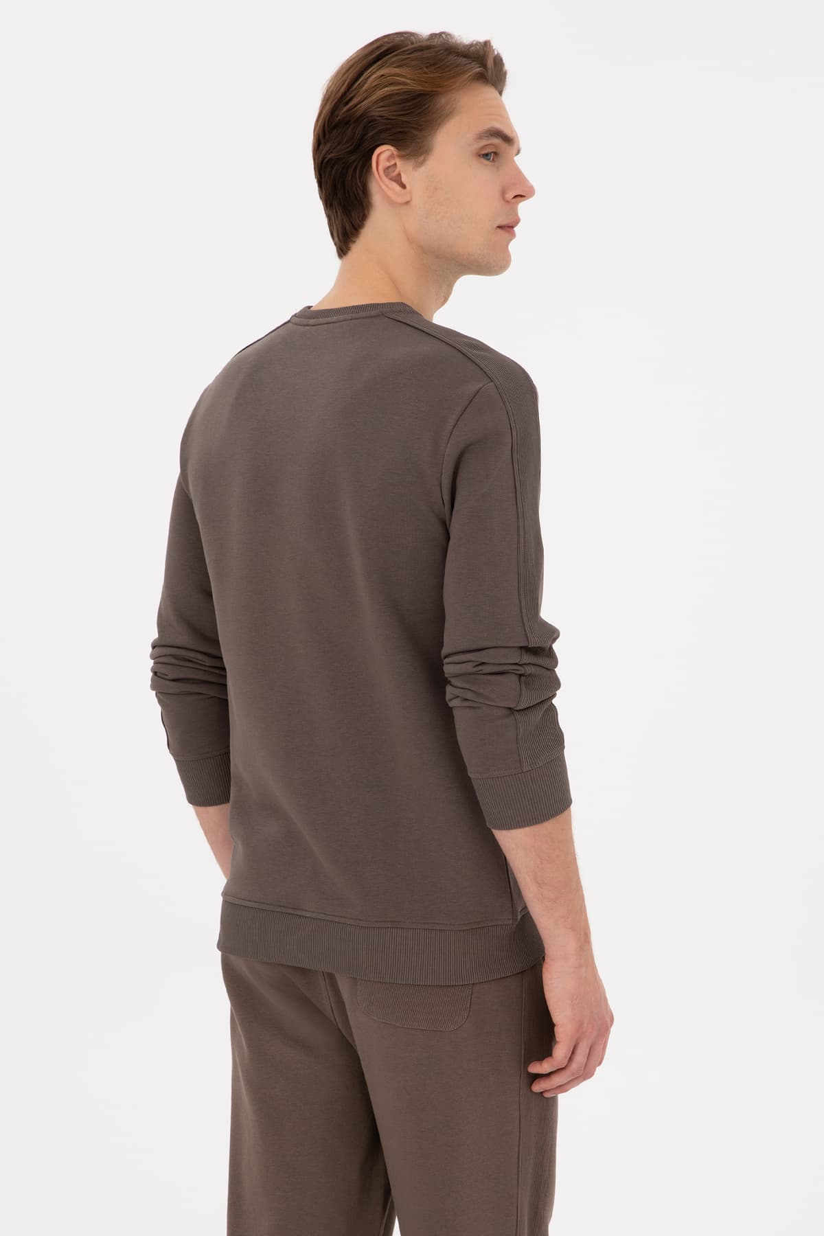 سوئیشرت مردانه U.S. Polo Assn. فیت معمولی یقه گرد خاکستری قهوهای مدل 50315598-VR052 سوئیشرت مردانه U.S. Polo Assn. فیت معمولی یقه گرد خاکستری قهوهای مدل 50315598-VR052