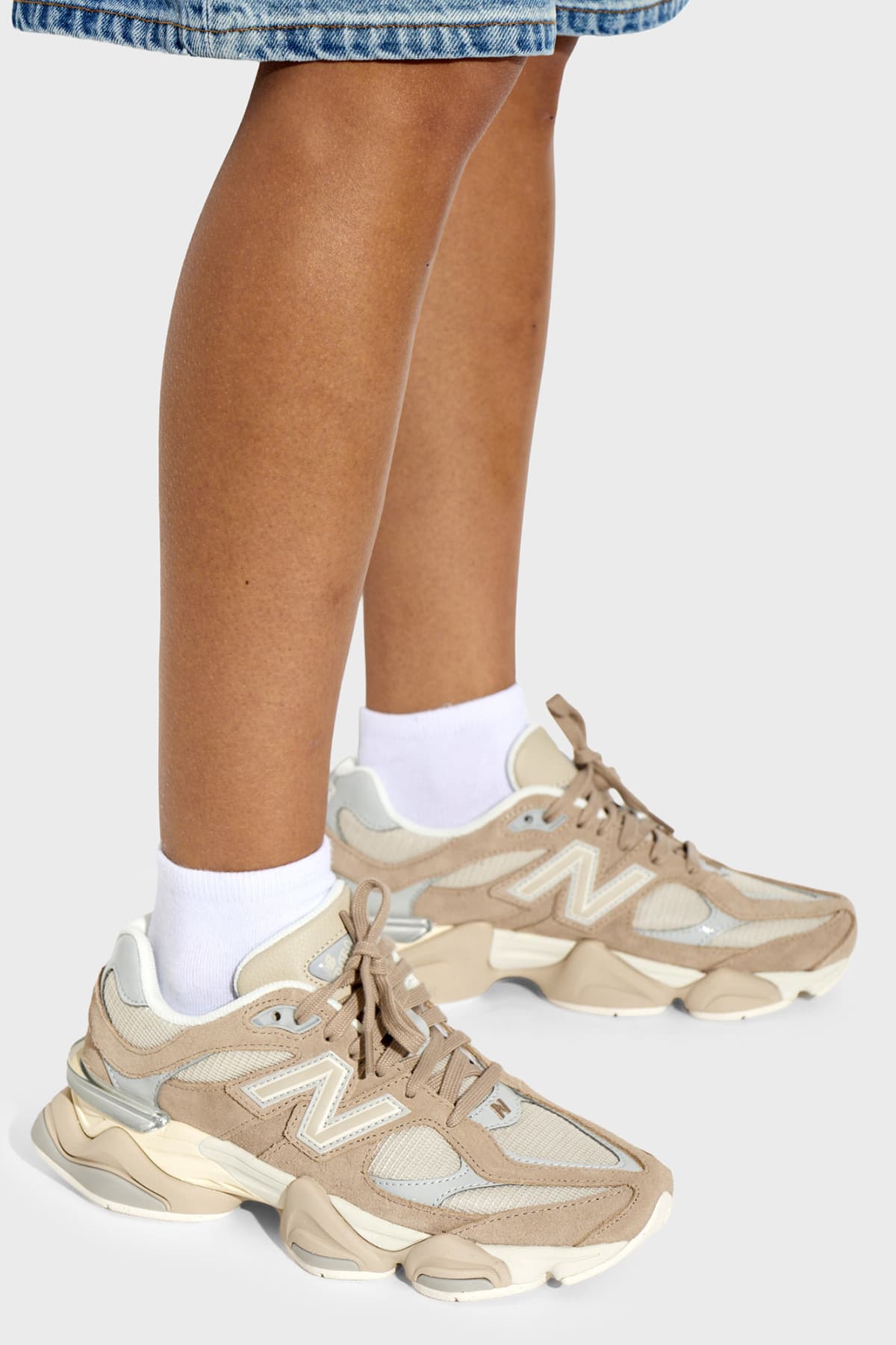 کفش اسنیکر یونیسکس New Balance با جزئیات سوئد مدل U90608AP کفش اسنیکر یونیسکس New Balance با جزئیات سوئد مدل U90608AP