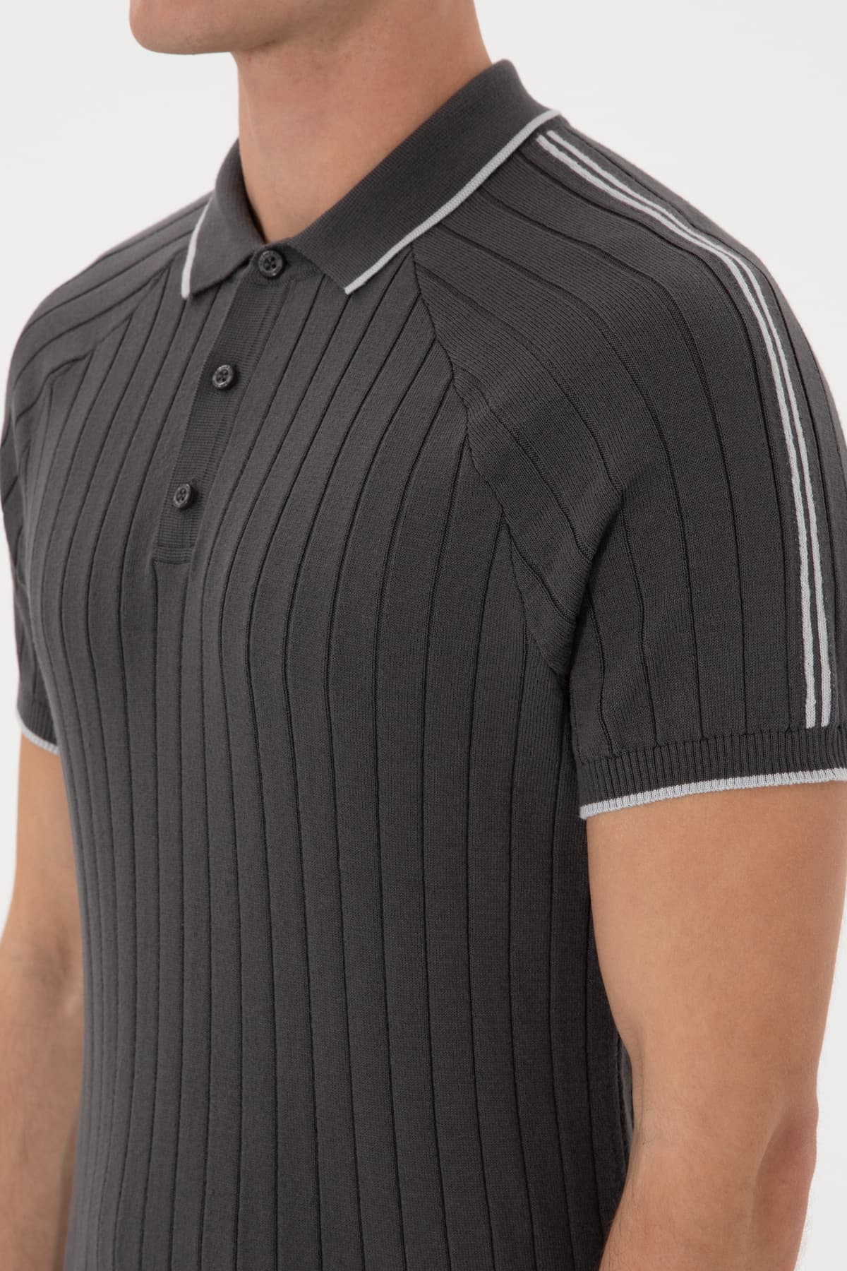 تیشرت مردانه U.S. Polo Assn. فیت اسلیم یقه گرد زغالی مدل 50306481-VR006 تیشرت مردانه U.S. Polo Assn. فیت اسلیم یقه گرد زغالی مدل 50306481-VR006