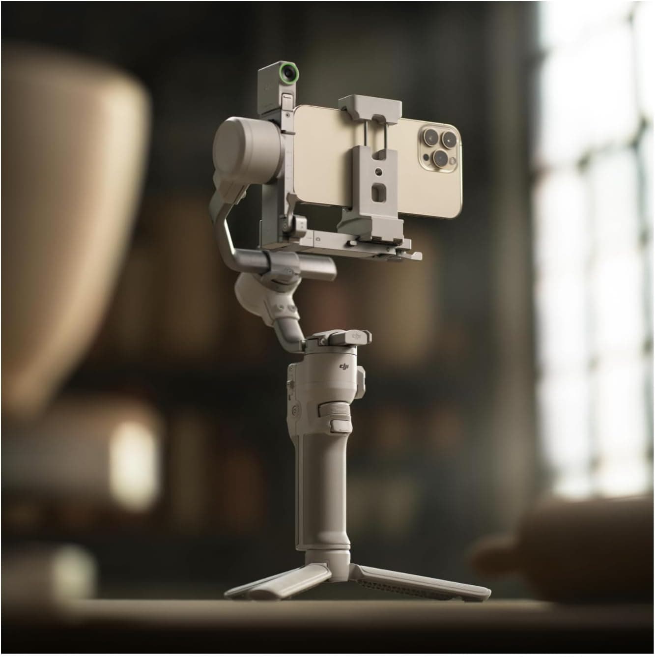 گیمبال تثبیتکننده دوربین DJI RS 4 Mini Combo با قفل خودکار محور گیمبال تثبیتکننده دوربین DJI RS 4 Mini Combo با قفل خودکار محور