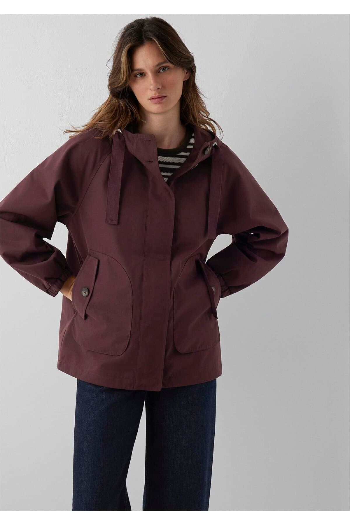 ژاکت زنانه Mavi کلاهدار آبگریز زرشکی Loose Fit مدل 1110014-70252 ژاکت زنانه Mavi کلاهدار آبگریز زرشکی Loose Fit مدل 1110014-70252
