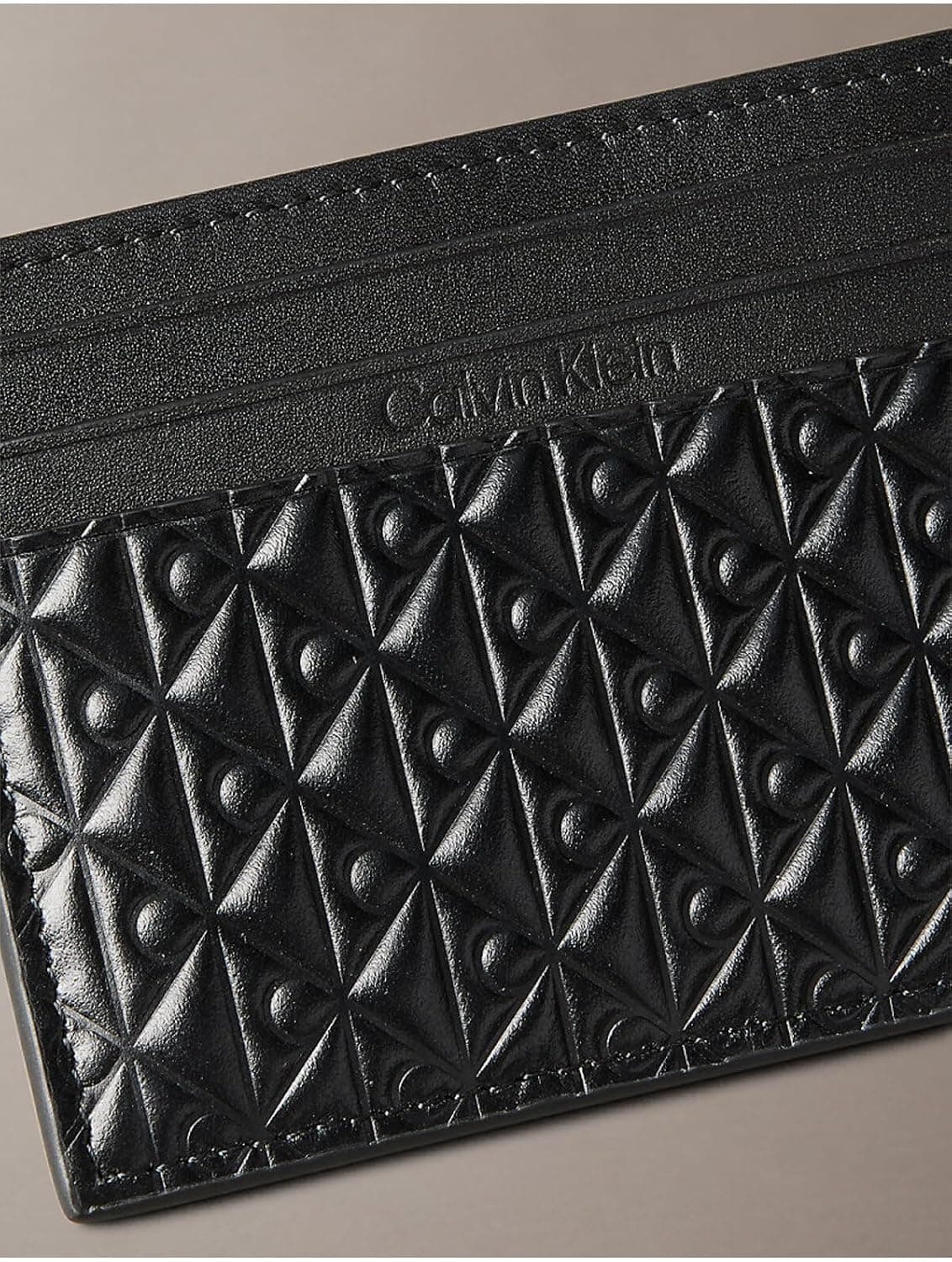 کارتخوان یونیسکس Calvin Klein مشکی با لوگوی برجسته Small مدل LV04D1128G کارتخوان یونیسکس Calvin Klein مشکی با لوگوی برجسته Small مدل LV04D1128G