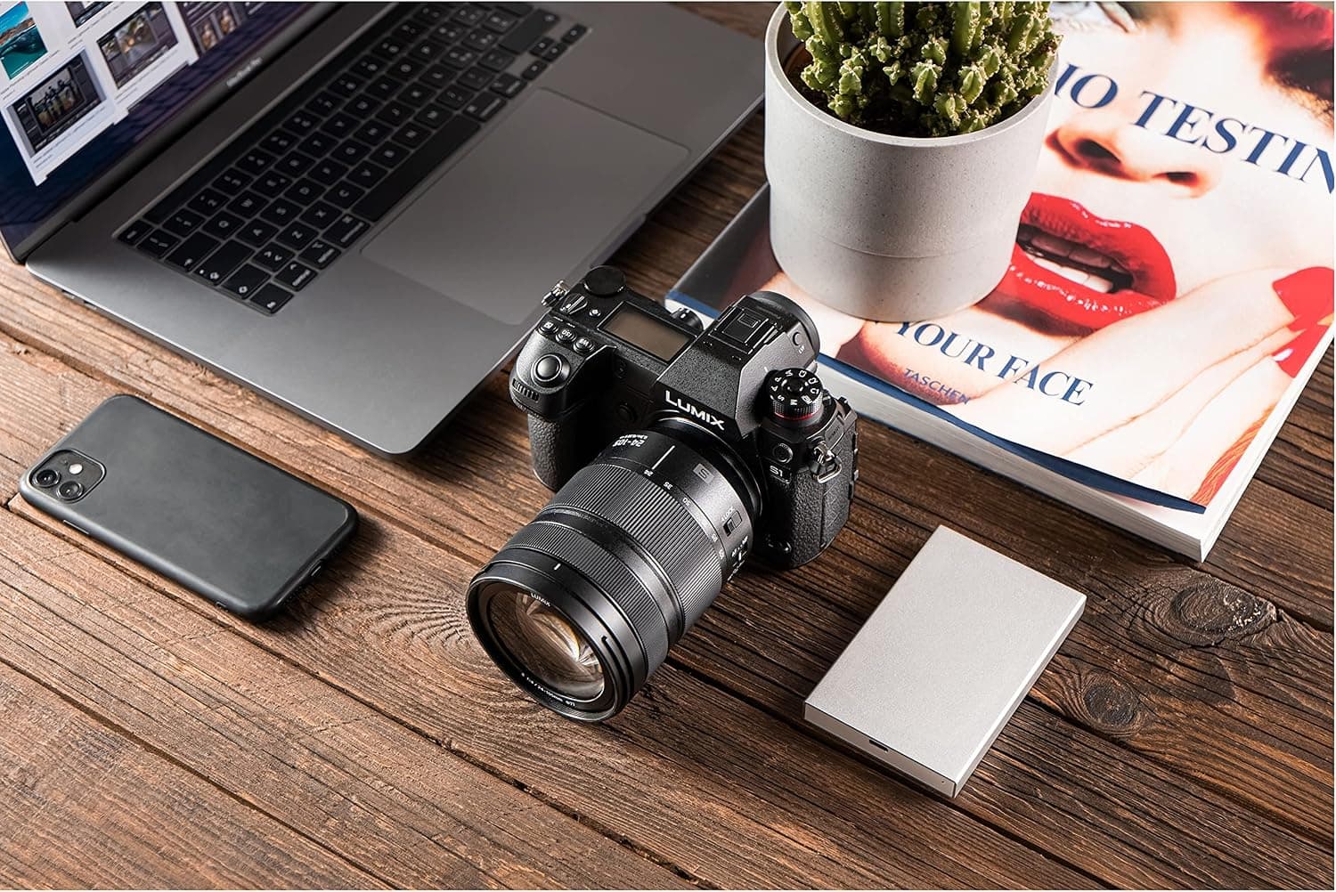 لنز زوم با زاویه باز Panasonic LUMIX S Pro مدل 24-105 F4 لنز زوم با زاویه باز Panasonic LUMIX S Pro مدل 24-105 F4