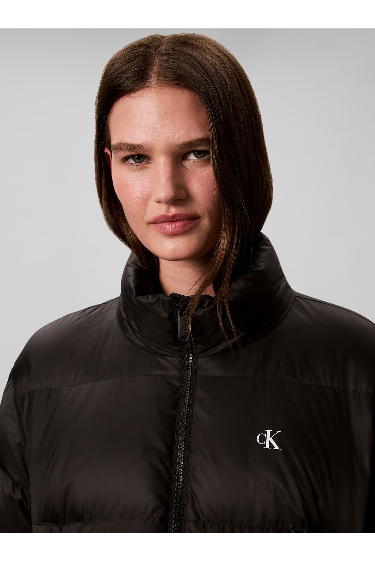 کاپشن پافر پردار زنانه Calvin Klein کوتاه مدل ESSENTIAL MW کاپشن پافر پردار زنانه Calvin Klein کوتاه مدل ESSENTIAL MW
