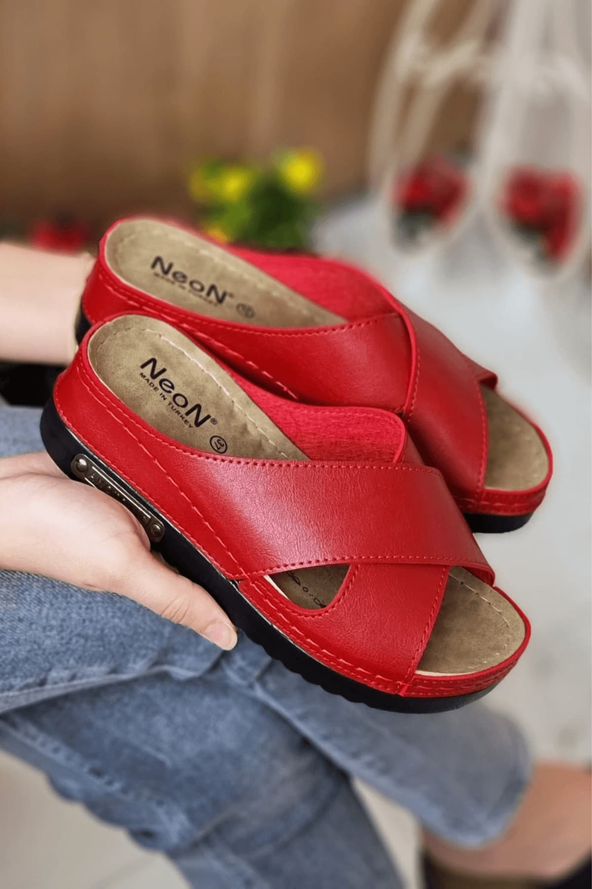 دمپایی زنانه neon shoes آناتومیک طبی راحت سبک پاشنهدار مدل Lina قرمز دمپایی زنانه neon shoes آناتومیک طبی راحت سبک پاشنهدار مدل Lina قرمز