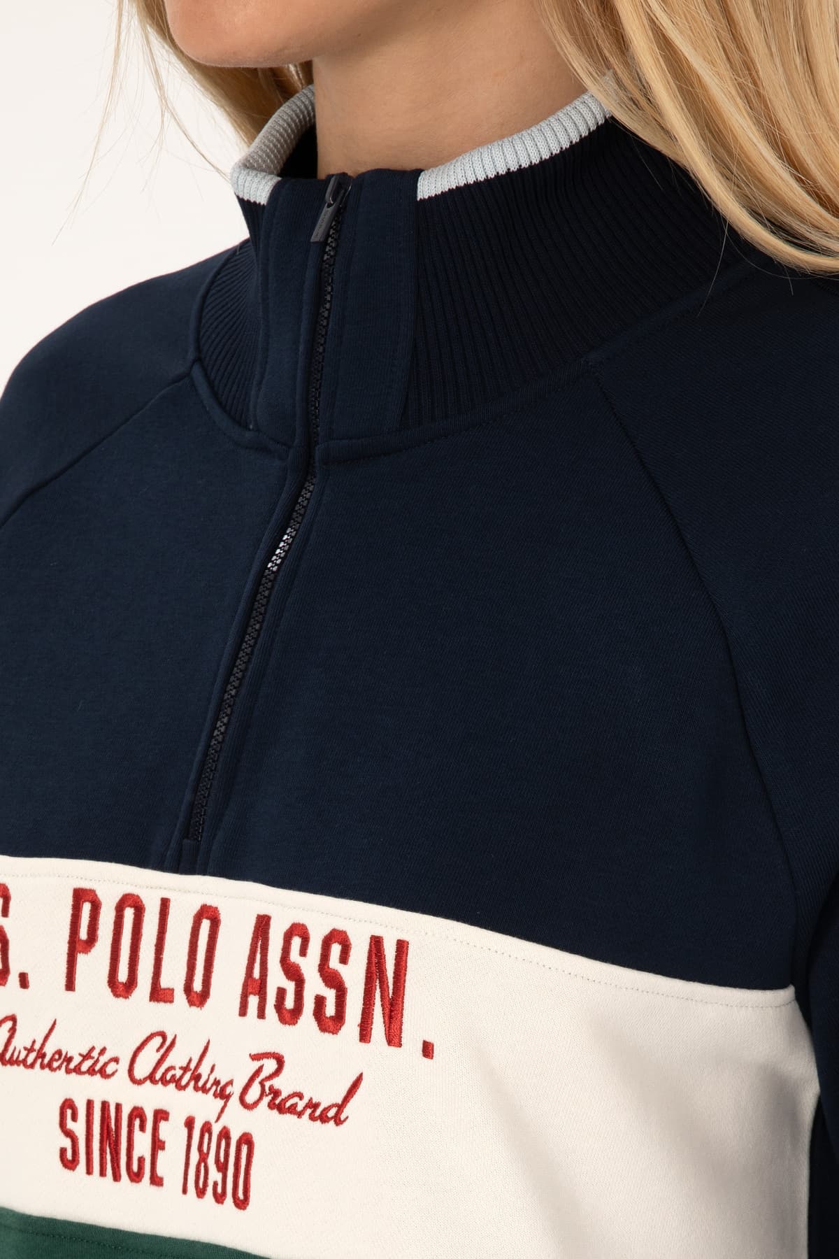 سوئیشرت زنانه U.S. Polo Assn. سرمهای با زیپ یقه ایستاده مدل 50311024-VR033 سوئیشرت زنانه U.S. Polo Assn. سرمهای با زیپ یقه ایستاده مدل 50311024-VR033