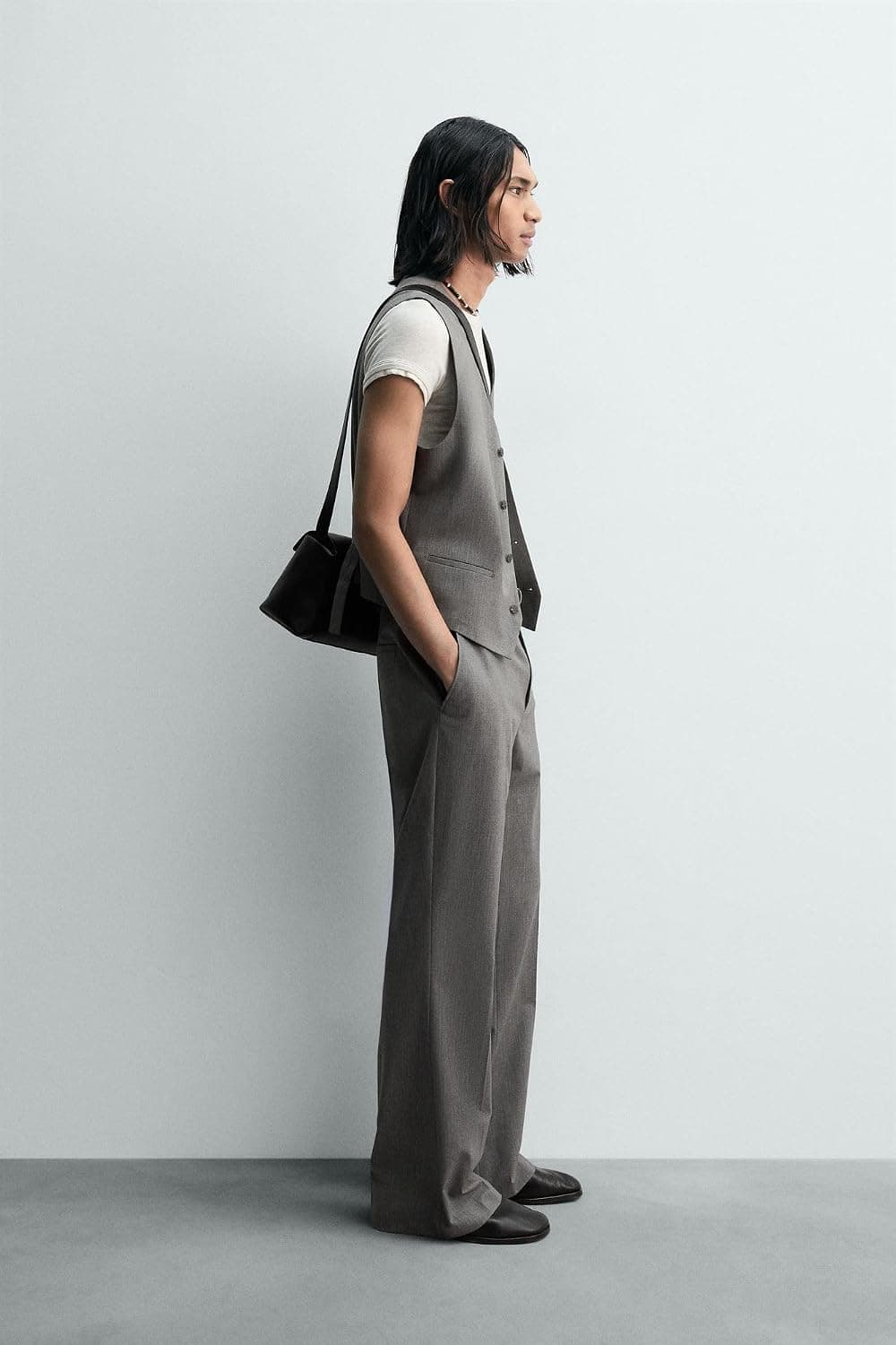 جلیقه مردانه Zara راهراه بافتدار خاکستری کتوشلواری سایز L جلیقه مردانه Zara راهراه بافتدار خاکستری کتوشلواری سایز L