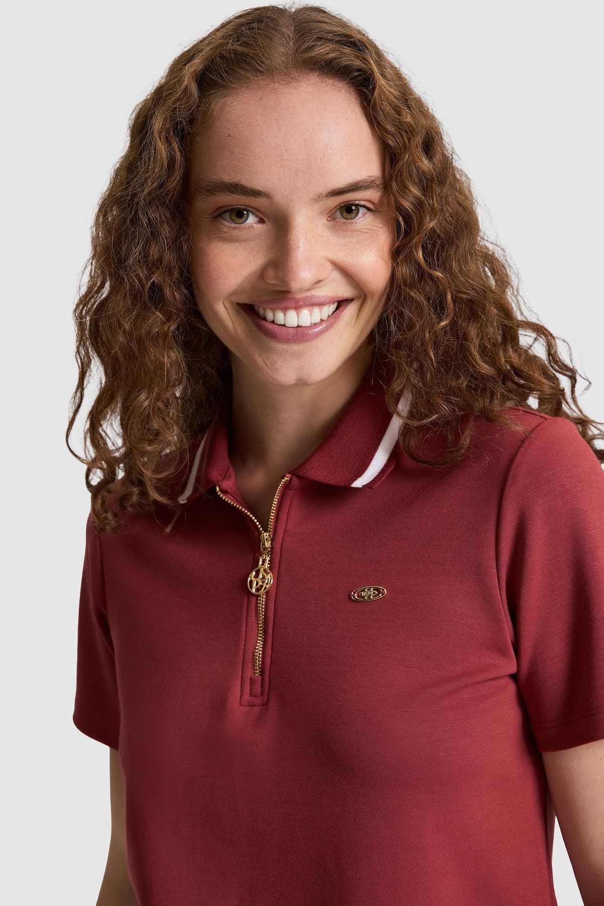 تیشرت زنانه یقه پولو U.S. Polo Assn. نیمزیپ زرشکی مدل 50323481-VR223 تیشرت زنانه یقه پولو U.S. Polo Assn. نیمزیپ زرشکی مدل 50323481-VR223