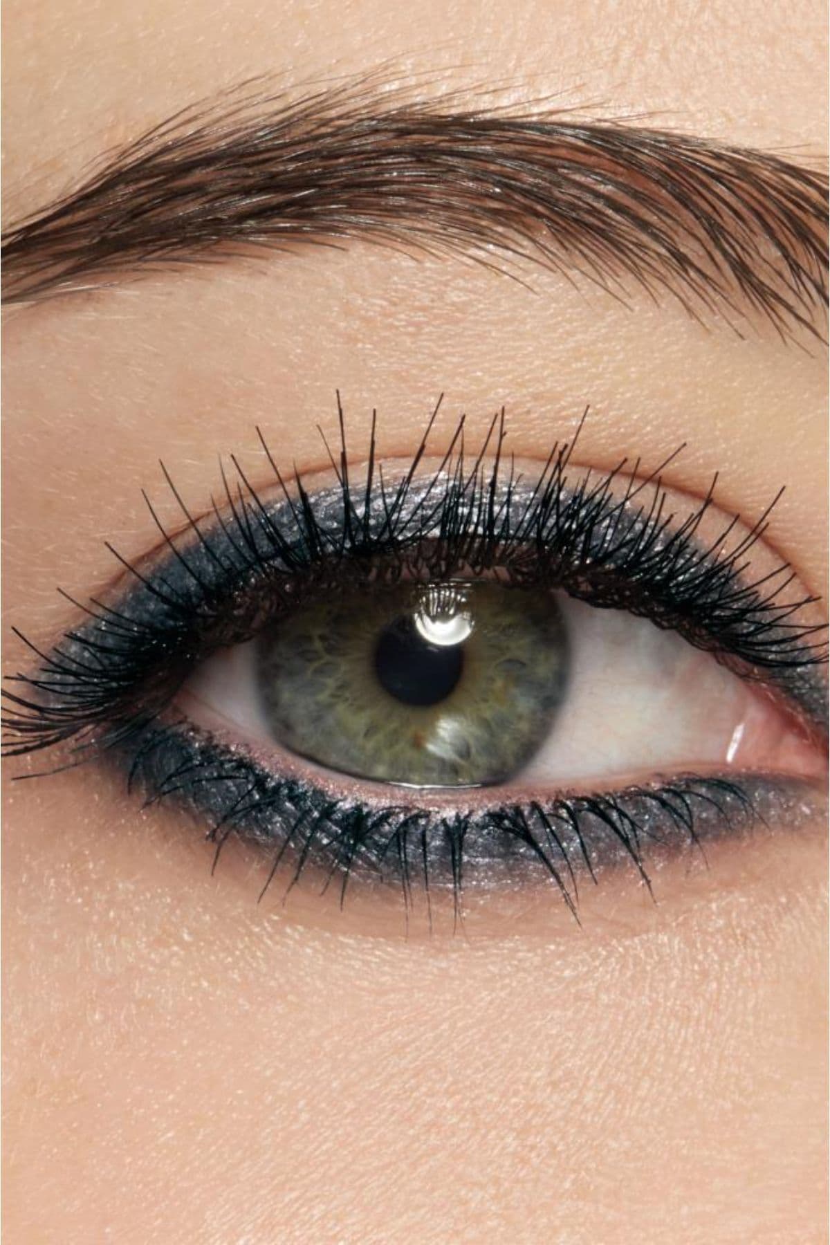 مداد چشم Avon Glimmersticks درخشان ضدآب با مکانیزم بالابر مدل Smokey Diamond مداد چشم Avon Glimmersticks درخشان ضدآب با مکانیزم بالابر مدل Smokey Diamond