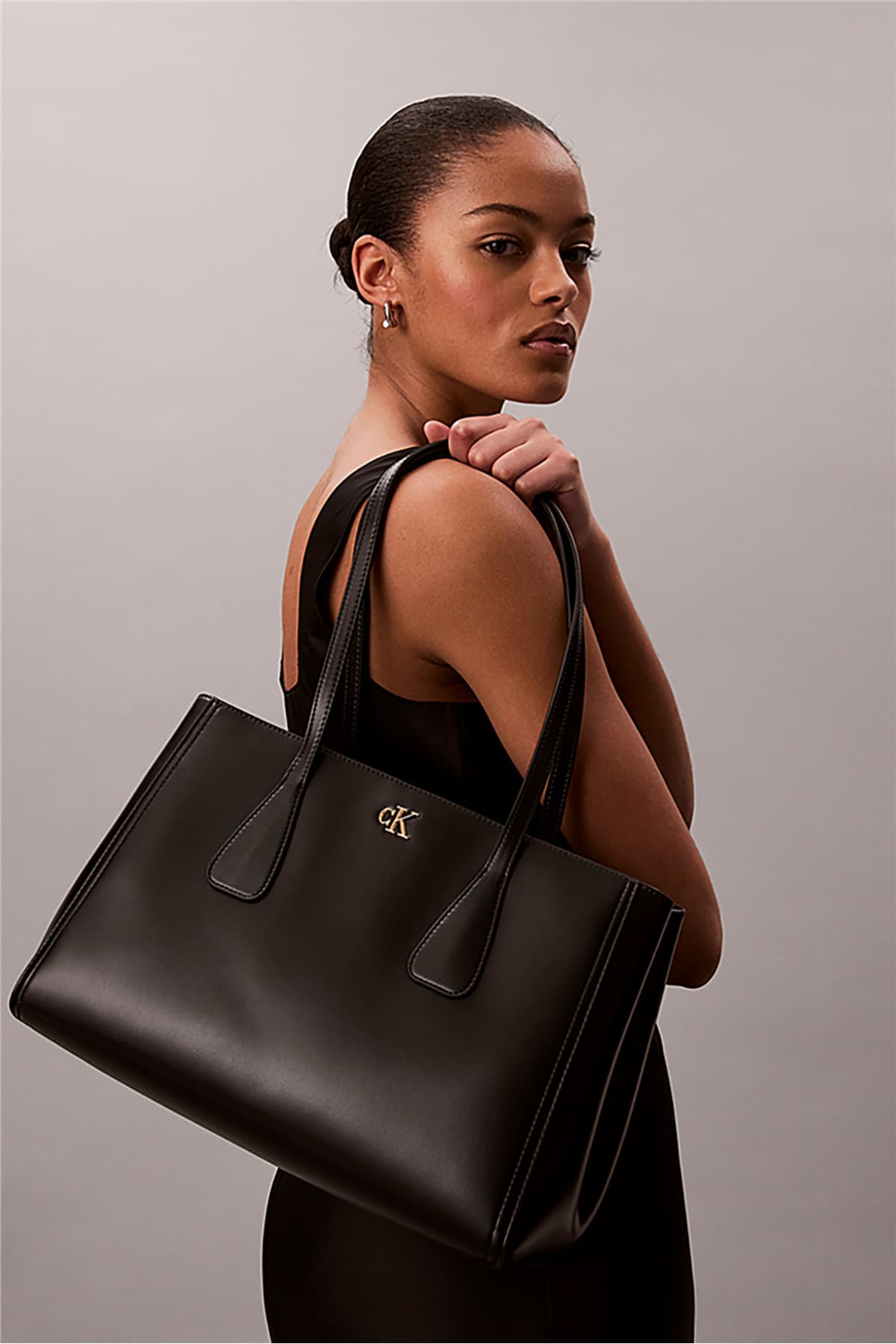 کیف دوشی زنانه Calvin Klein مدل Ck Medium Work Tote کیف دوشی زنانه Calvin Klein مدل Ck Medium Work Tote