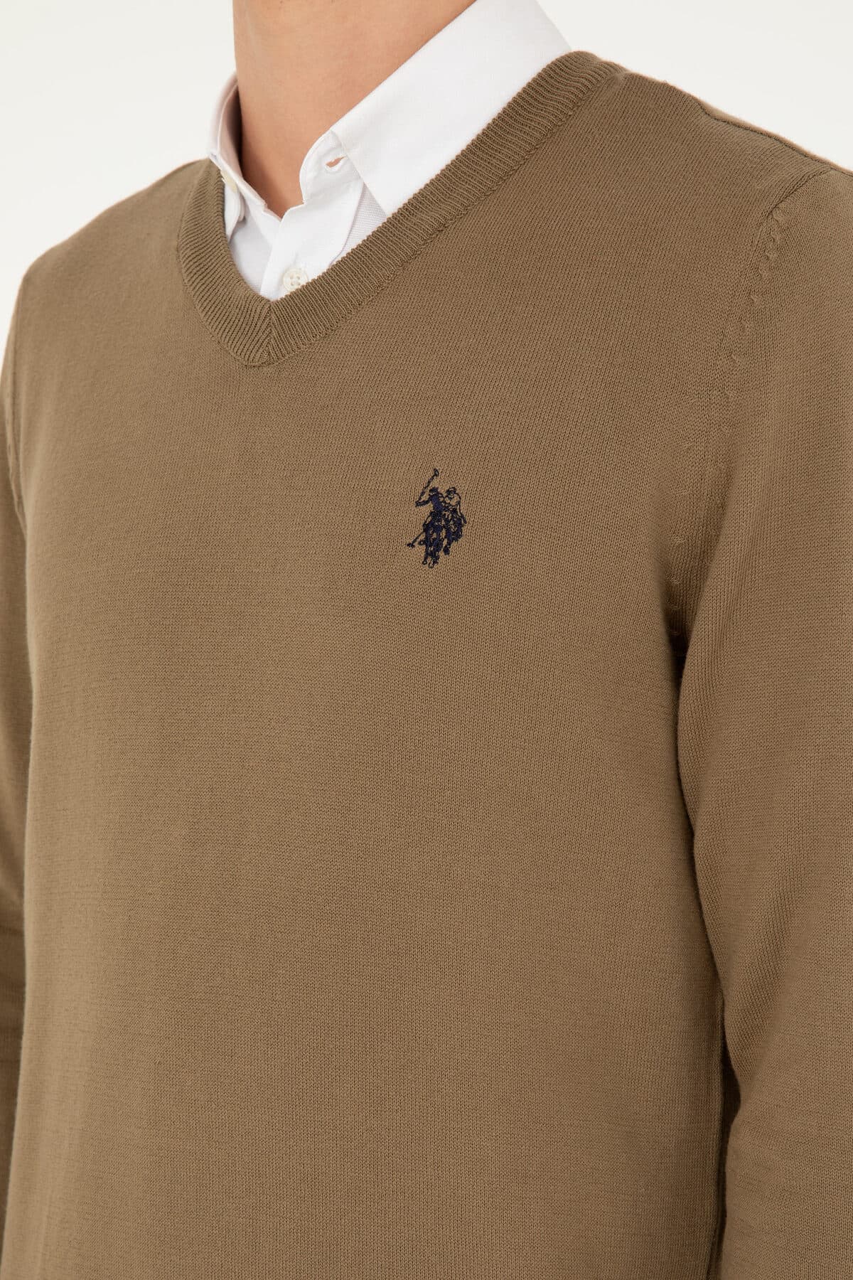 پلیور مردانه U.S. Polo Assn. ساده یقه هفت فیت اسلیم خاکی مدل 50293512-VR027 پلیور مردانه U.S. Polo Assn. ساده یقه هفت فیت اسلیم خاکی مدل 50293512-VR027