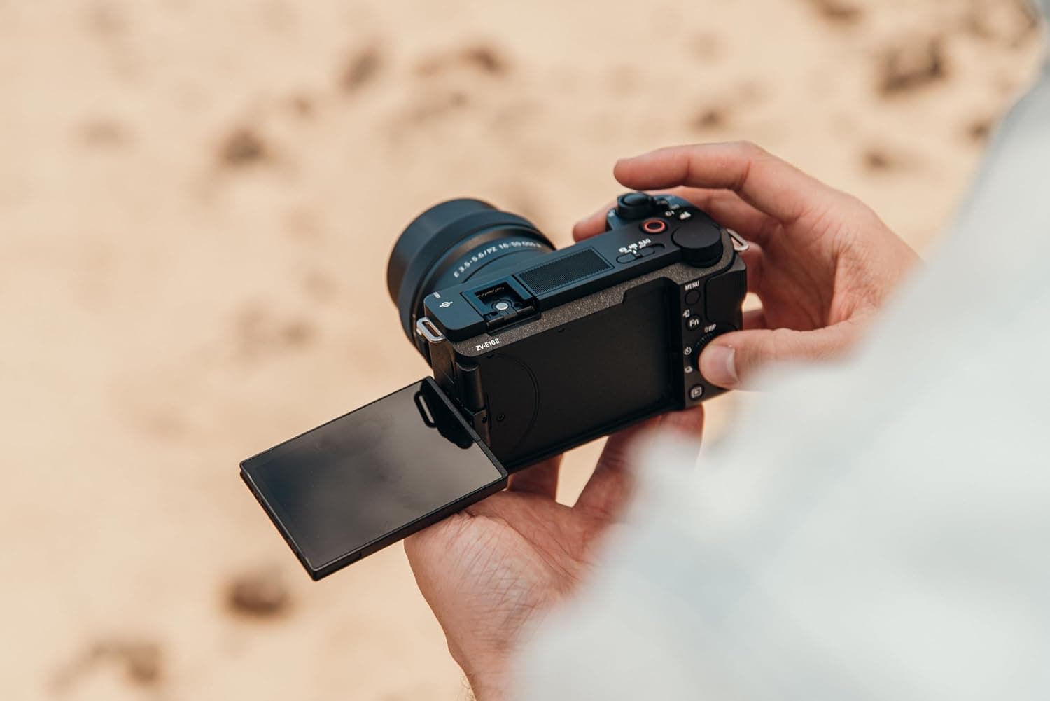 دوربین ولاگ Sony با لنز زوم موتوردار 16-50 mm مدل ZV-E10 II (SELP16502) دوربین ولاگ Sony با لنز زوم موتوردار 16-50 mm مدل ZV-E10 II (SELP16502)