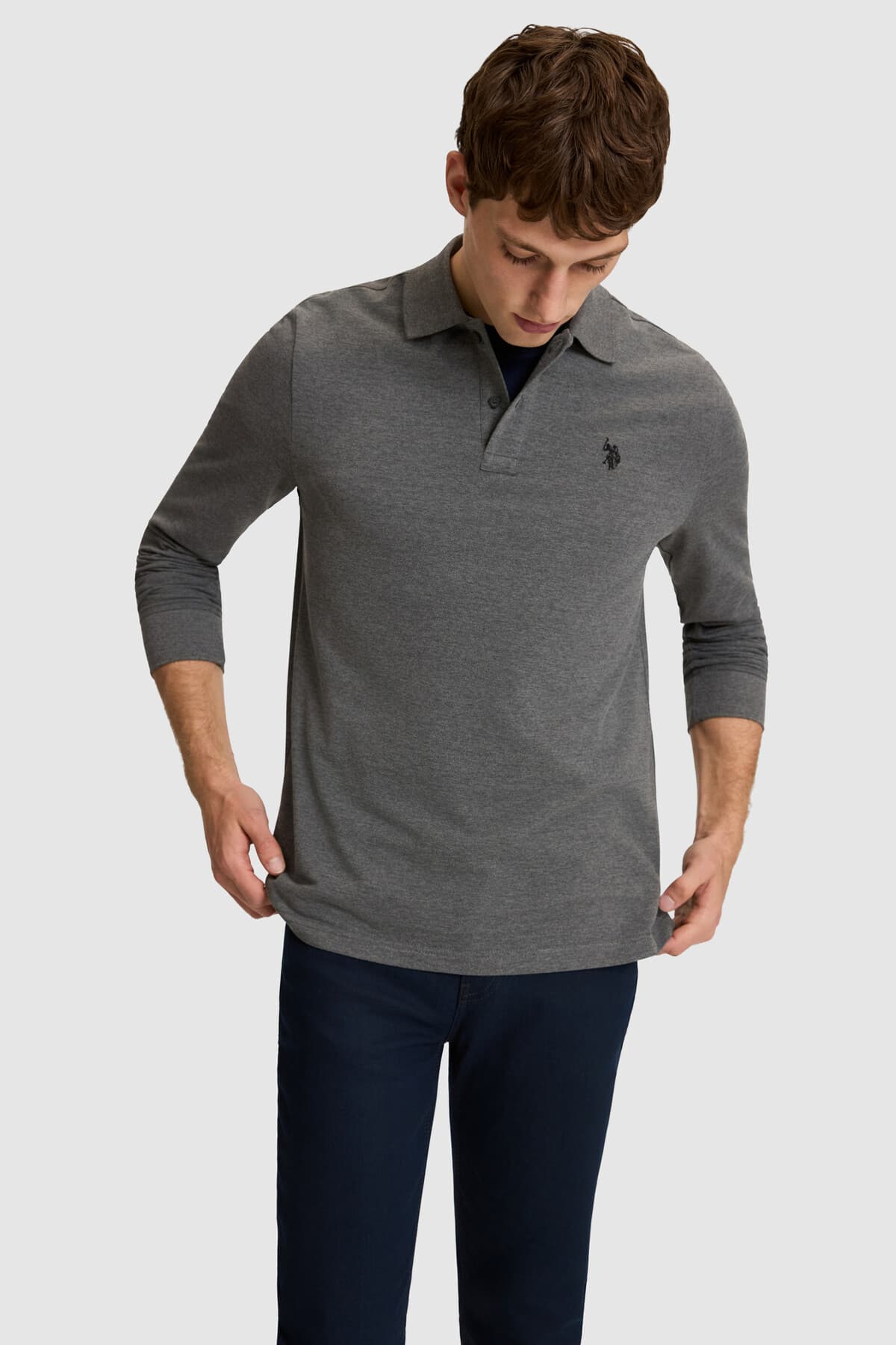 سوئیشرت مردانه U.S. Polo Assn. یقه پولو فیت معمولی خاکستری ذغالی ملانژ مدل 50333246-VR081 سوئیشرت مردانه U.S. Polo Assn. یقه پولو فیت معمولی خاکستری ذغالی ملانژ مدل 50333246-VR081