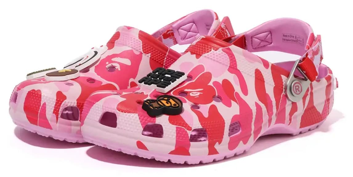 کفش زنانه Crocs Classic Clog A Bathing Ape ABC Camo صورتی کفش زنانه Crocs Classic Clog A Bathing Ape ABC Camo صورتی