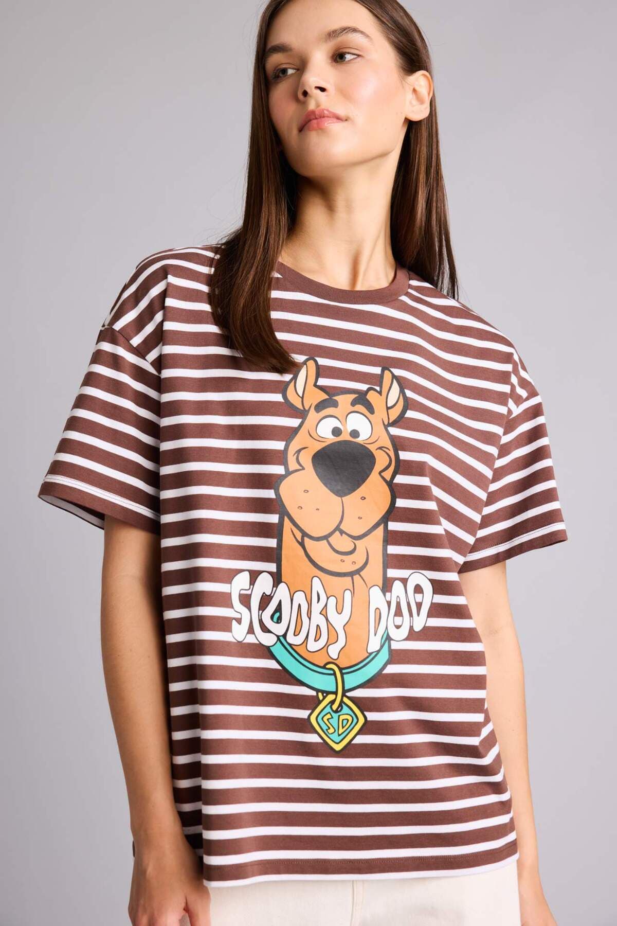 تیشرت زنانه Defacto اورسایز Scooby Doo یقه گرد آستین کوتاه %100 پنبه مدل H4191AX26AU تیشرت زنانه Defacto اورسایز Scooby Doo یقه گرد آستین کوتاه %100 پنبه مدل H4191AX26AU