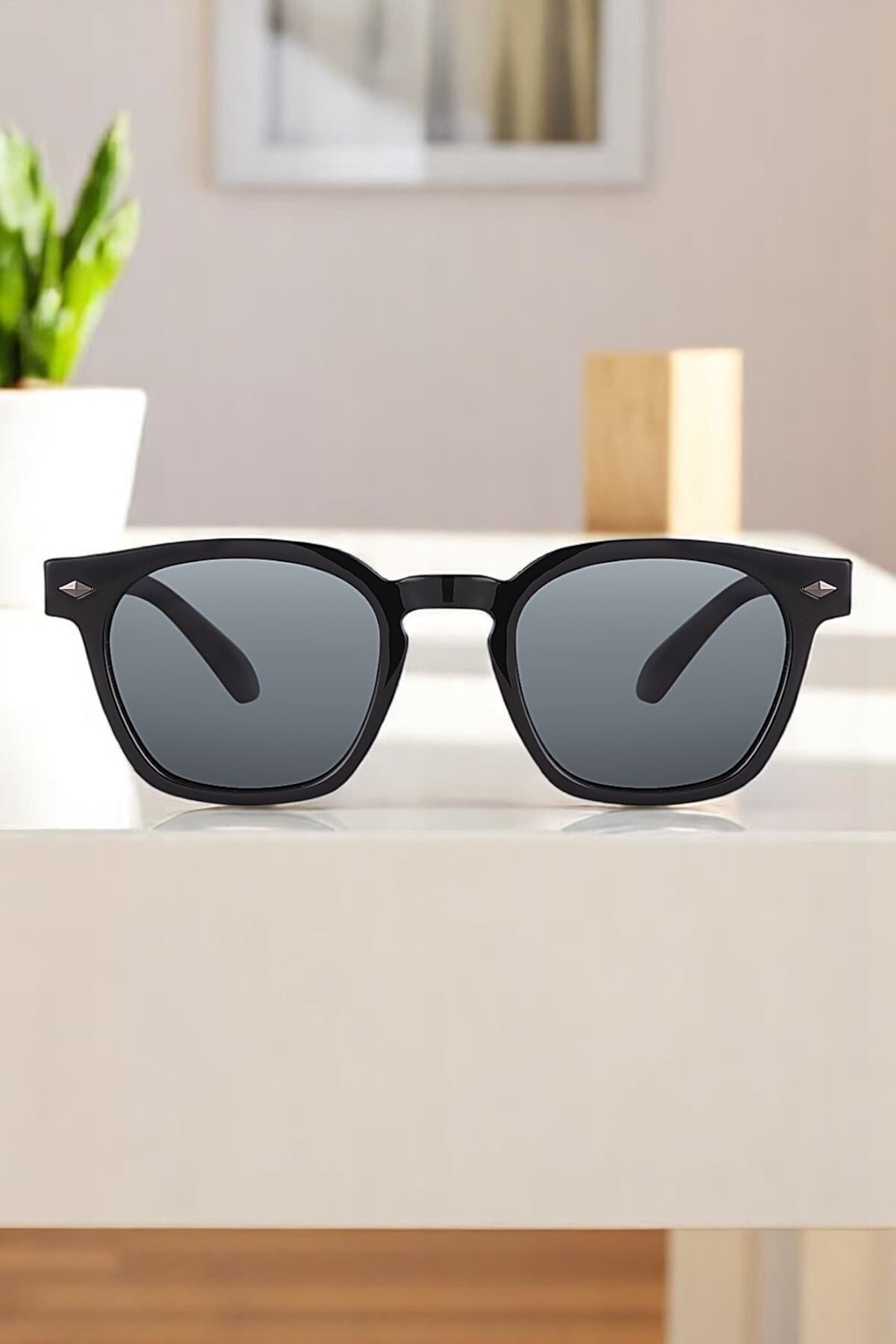 عینک آفتابی یونیسکس Daniel Klein پلاریزه UV400 مشکی مدل DKG6252C1 عینک آفتابی یونیسکس Daniel Klein پلاریزه UV400 مشکی مدل DKG6252C1