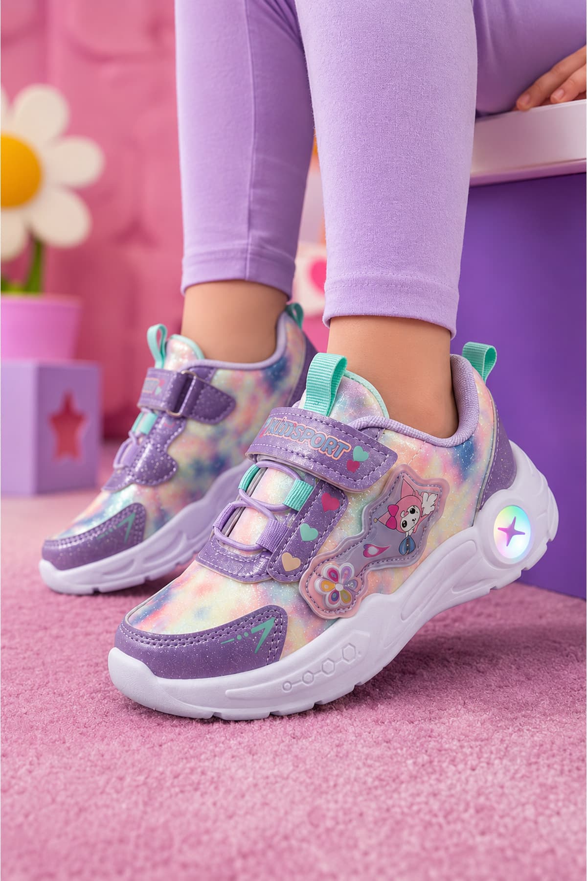 کفش ورزشی دخترانه Kid's World چراغدار چسبی سبک با کفی انعطافپذیر ضدلغزش کفش ورزشی دخترانه Kid's World چراغدار چسبی سبک با کفی انعطافپذیر ضدلغزش