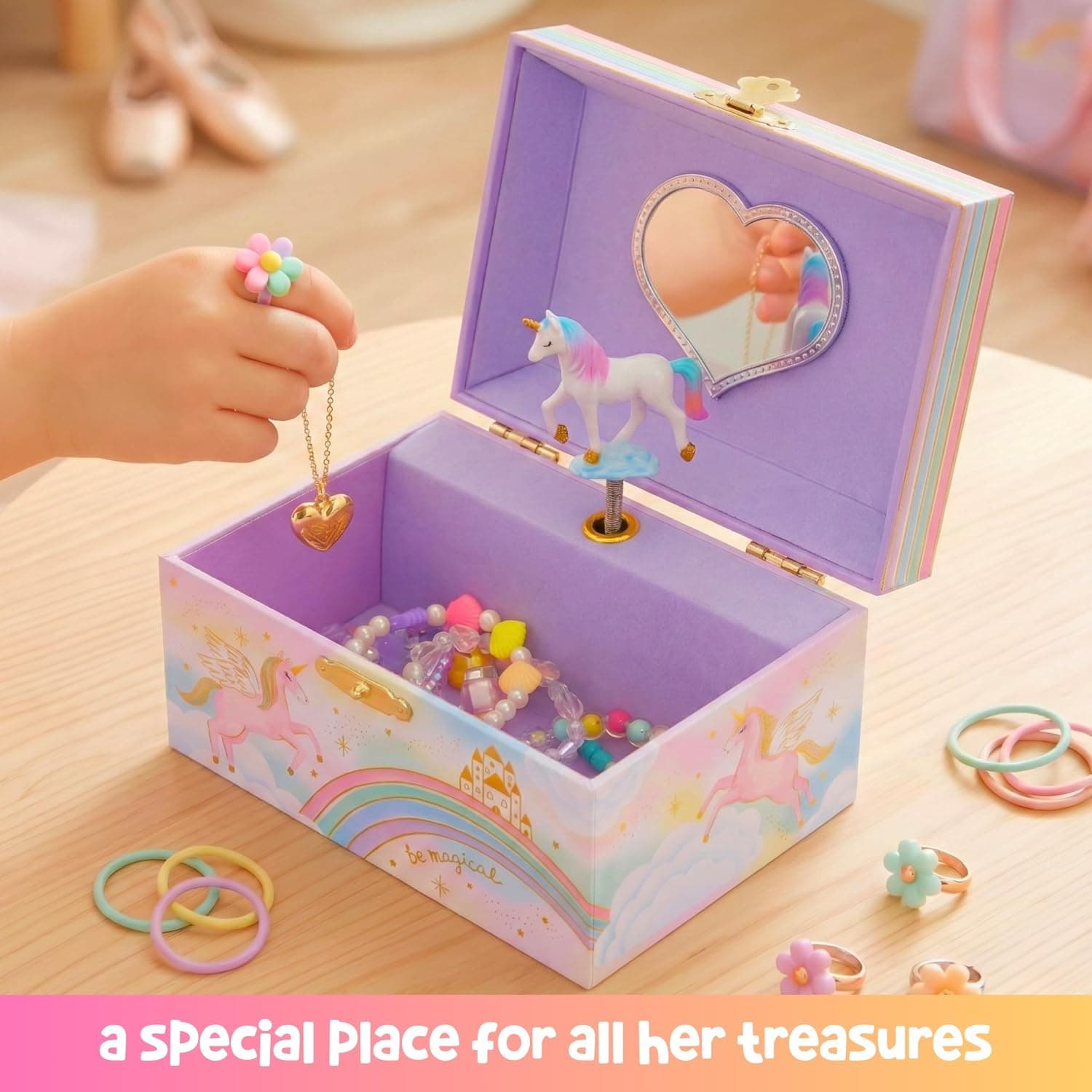 جعبه زیورآلات موزیکال دخترانه Giggle & Honey با تکشاخ چرخان 15,2 x 11,9 x 8,9 cm جعبه زیورآلات موزیکال دخترانه Giggle & Honey با تکشاخ چرخان 15,2 x 11,9 x 8,9 cm