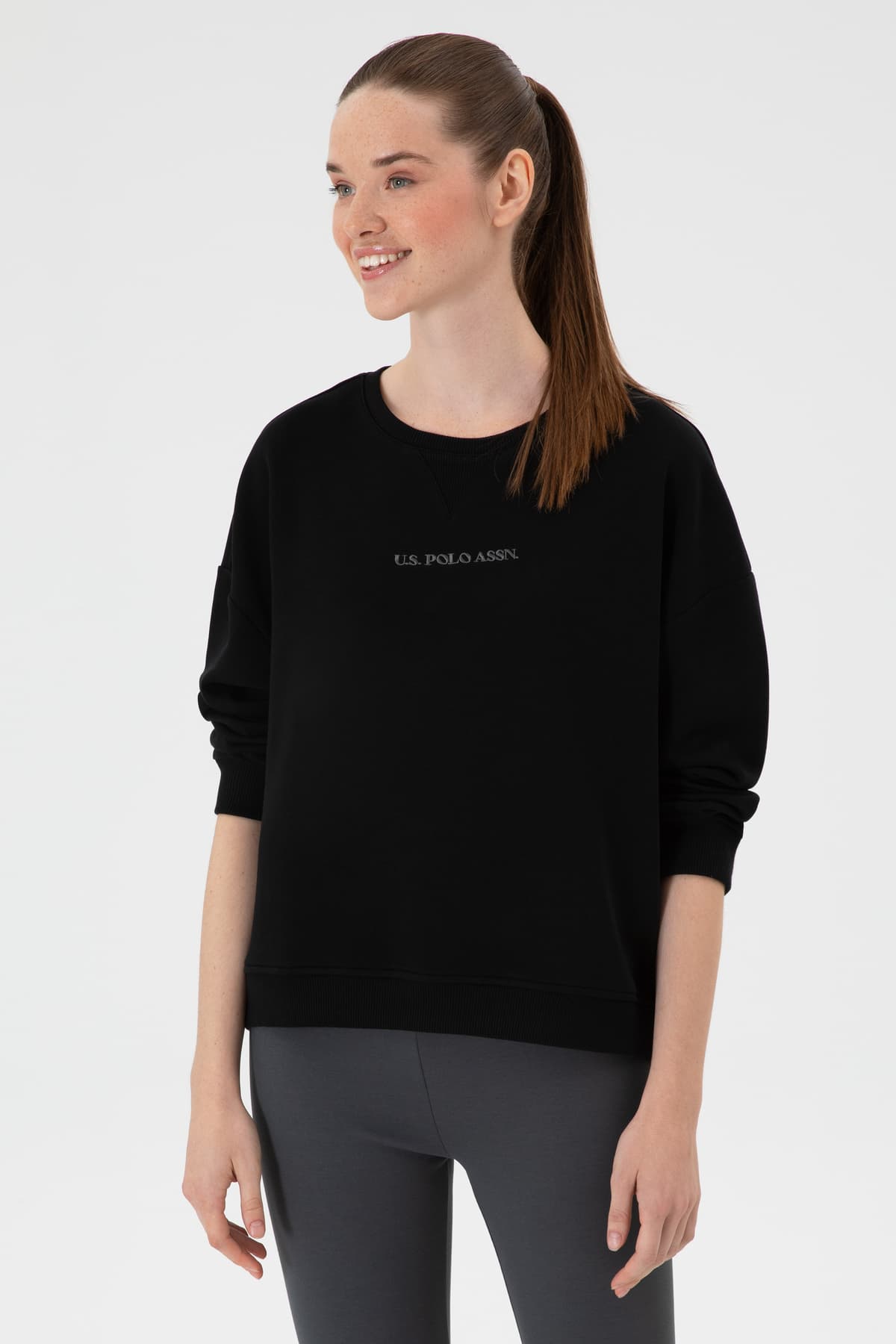 سوئیشرت زنانه U.S. Polo Assn. مشکی یقه گرد مدل 50313562-VR046 سوئیشرت زنانه U.S. Polo Assn. مشکی یقه گرد مدل 50313562-VR046