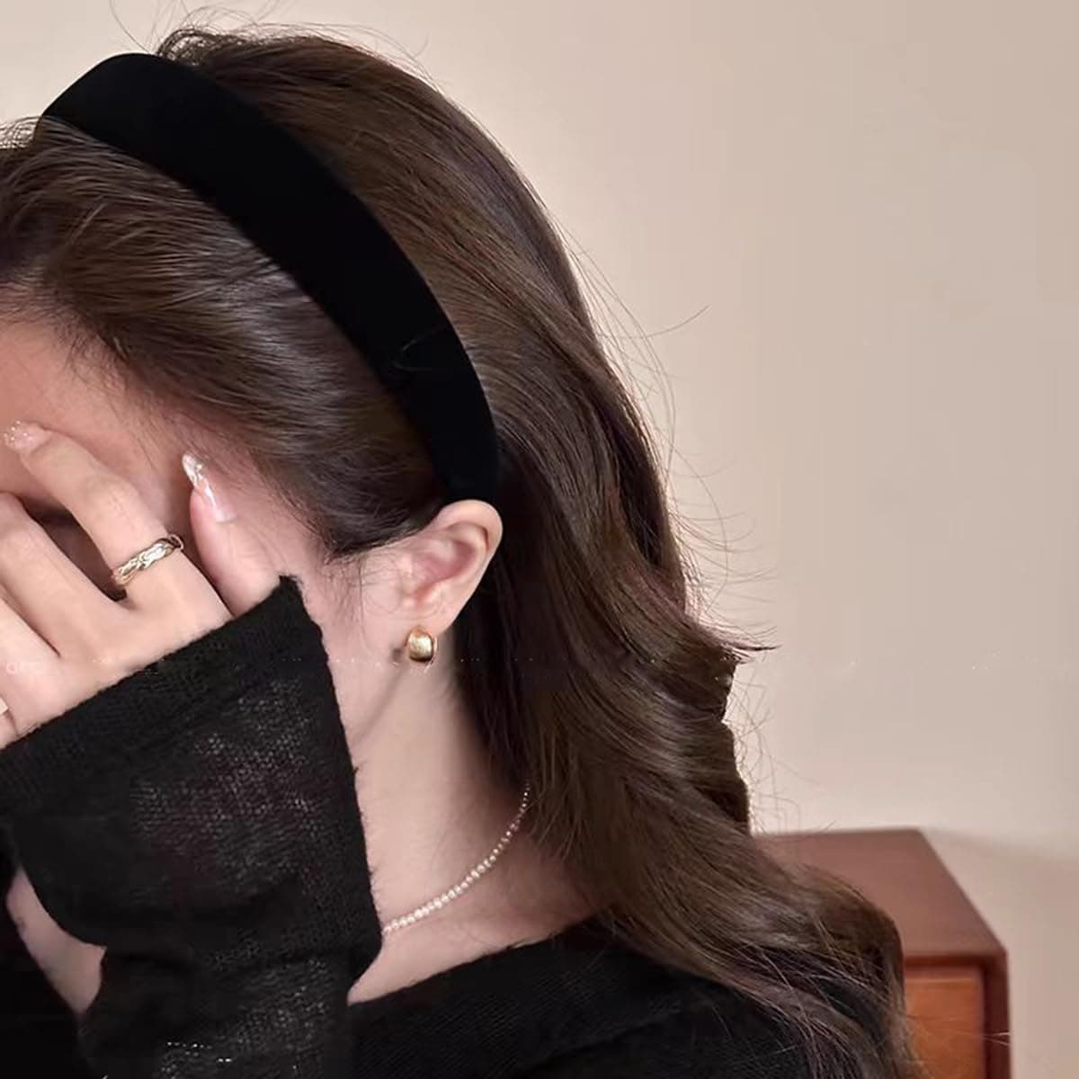 تل سر زنانه Lvyeer مخملی مشکی پددار و ضدلغزش تل سر زنانه Lvyeer مخملی مشکی پددار و ضدلغزش