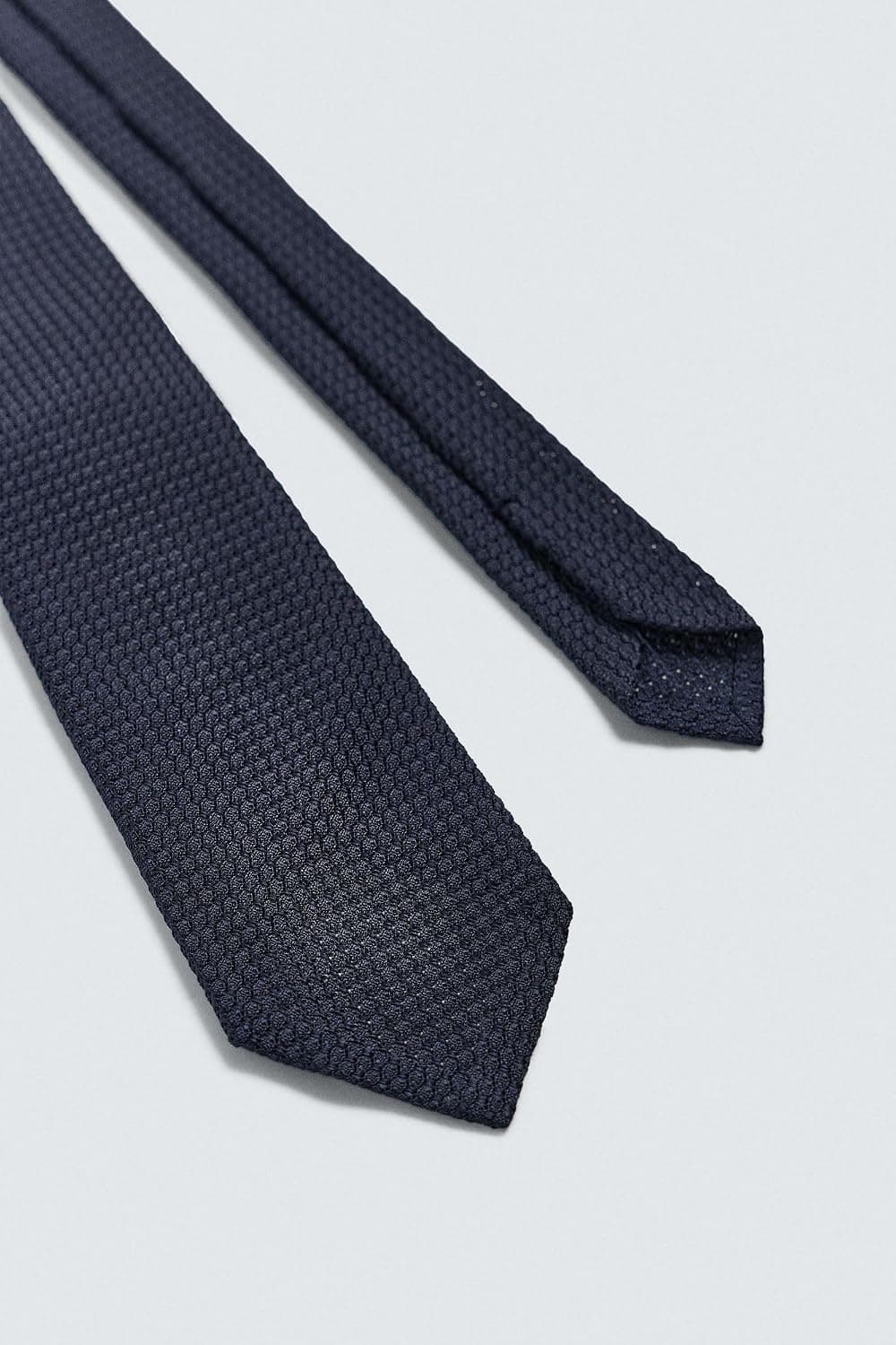 کراوات مردانه Zara ابریشم 100% بافته مشکی Aaron Levıne X Zara سایز M کراوات مردانه Zara ابریشم 100% بافته مشکی Aaron Levıne X Zara سایز M