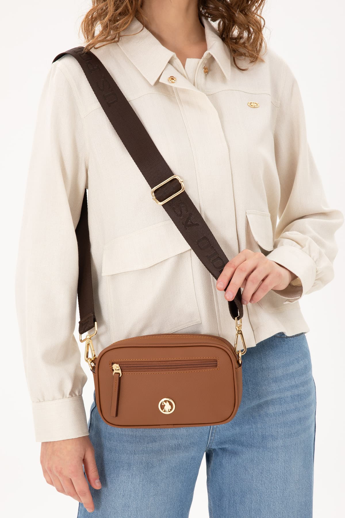 کیف دوشی زنانه U.S. Polo Assn. عسلی مدل 50303432-VR099 کیف دوشی زنانه U.S. Polo Assn. عسلی مدل 50303432-VR099
