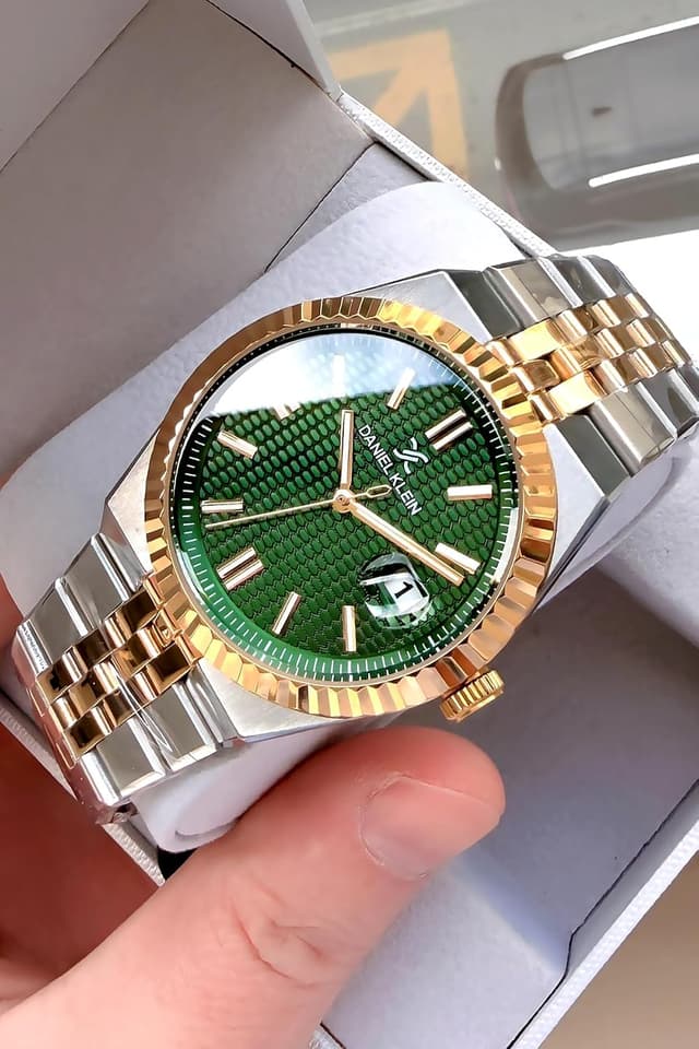 ساعت مردانه Daniel Klein ضد آب 3 ATM بند فولادی نقرهای-طلایی مدل Dke2106C4 ساعت مردانه Daniel Klein ضد آب 3 ATM بند فولادی نقرهای-طلایی مدل Dke2106C4
