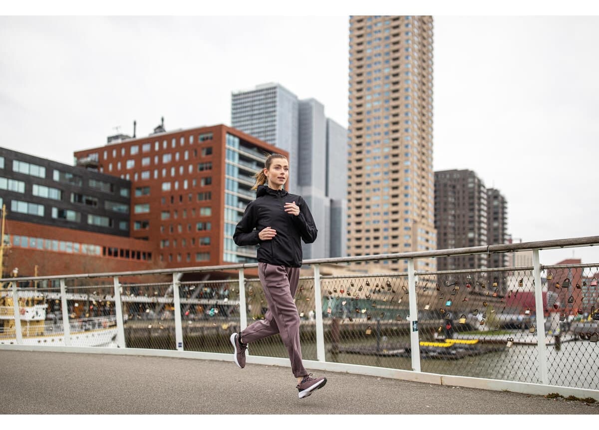 بادگیر زنانه Decathlon Kiprun مخصوص دویدن سیاه مدل Run 100 Wind بادگیر زنانه Decathlon Kiprun مخصوص دویدن سیاه مدل Run 100 Wind