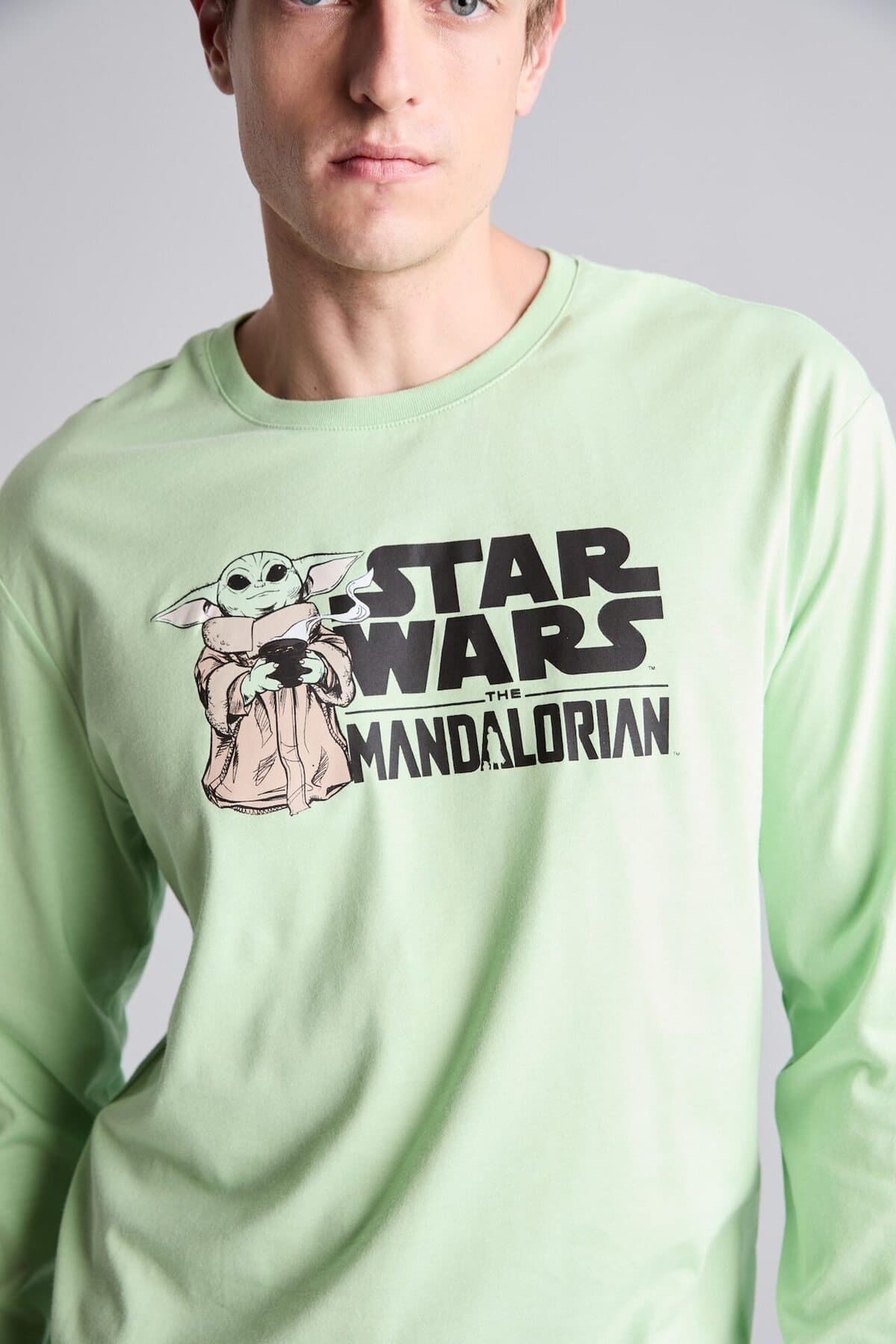 ست پیجامه مردانه Defacto نخی طرح Star Wars-Mandalorian آستین بلند شلوار بلند مدل F7497AX25AU ست پیجامه مردانه Defacto نخی طرح Star Wars-Mandalorian آستین بلند شلوار بلند مدل F7497AX25AU