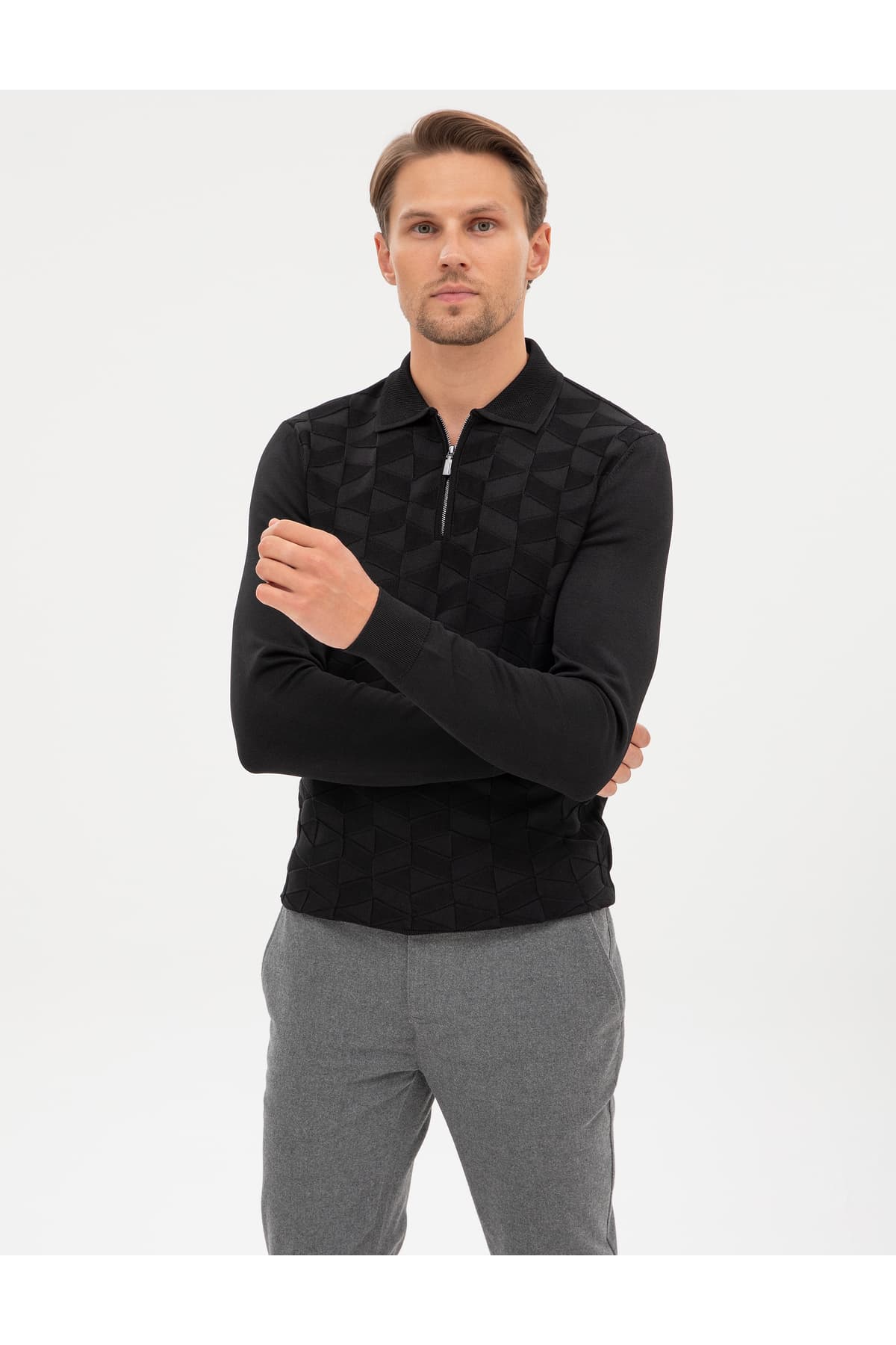 پلیور مردانه Pierre Cardin مشکی اسلیم فیت یقه پولو زیپدار مدل 50315688-VR046 پلیور مردانه Pierre Cardin مشکی اسلیم فیت یقه پولو زیپدار مدل 50315688-VR046