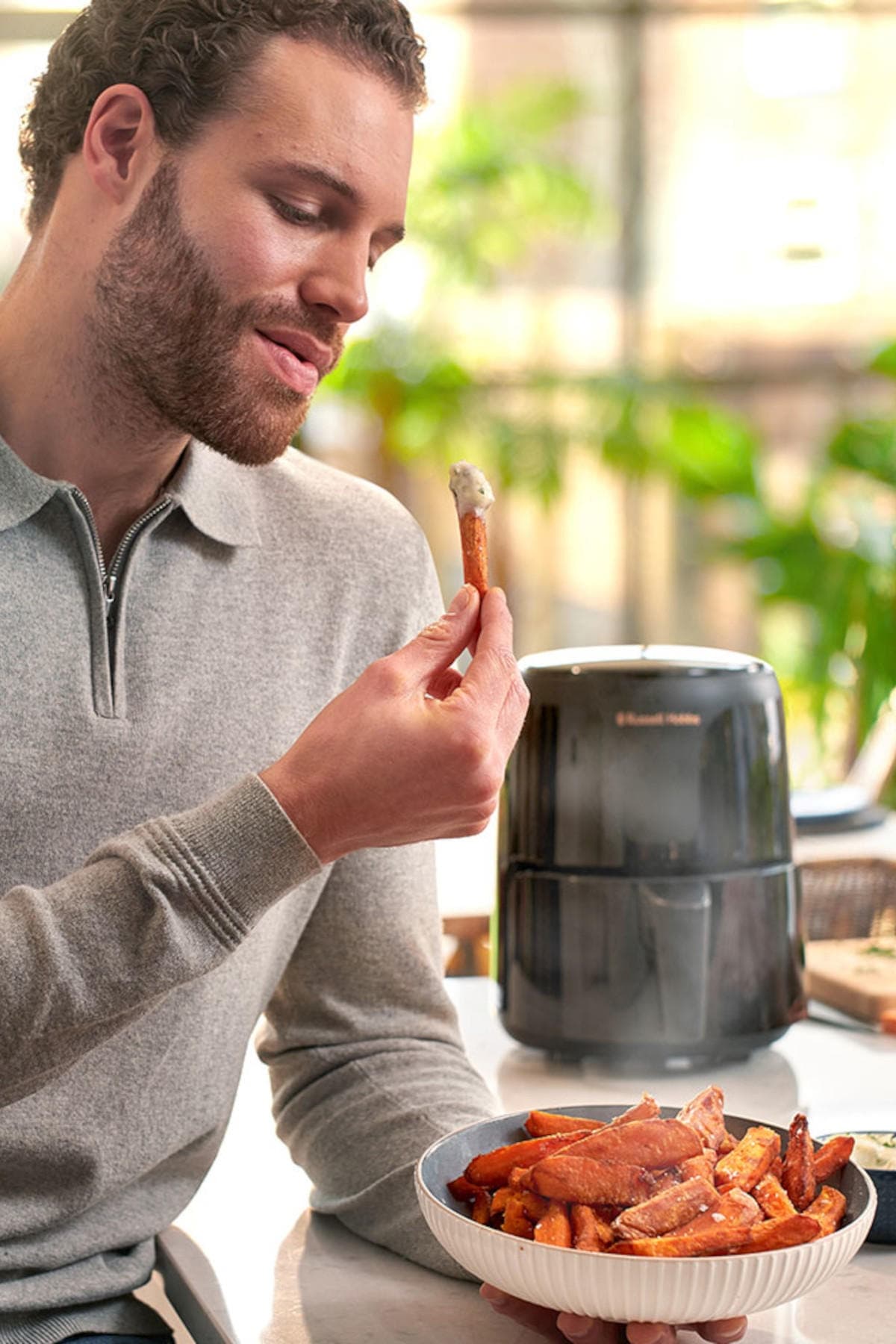 سرخکن بدون روغن Russell Hobbs Satisfry مدل 26500-56 سرخکن بدون روغن Russell Hobbs Satisfry مدل 26500-56