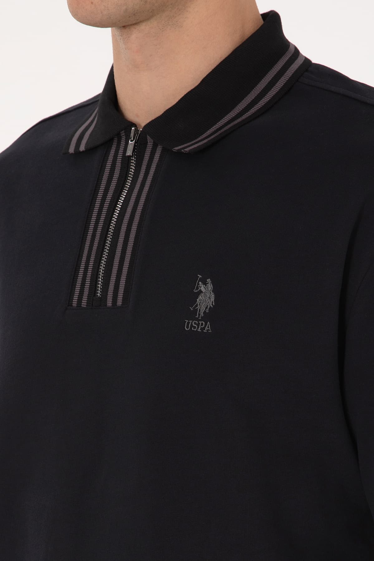 سویشرت مردانه U.S. Polo Assn. کامفورت فیت نیم زیپ مشکی مدل 50308927-VR046 سویشرت مردانه U.S. Polo Assn. کامفورت فیت نیم زیپ مشکی مدل 50308927-VR046