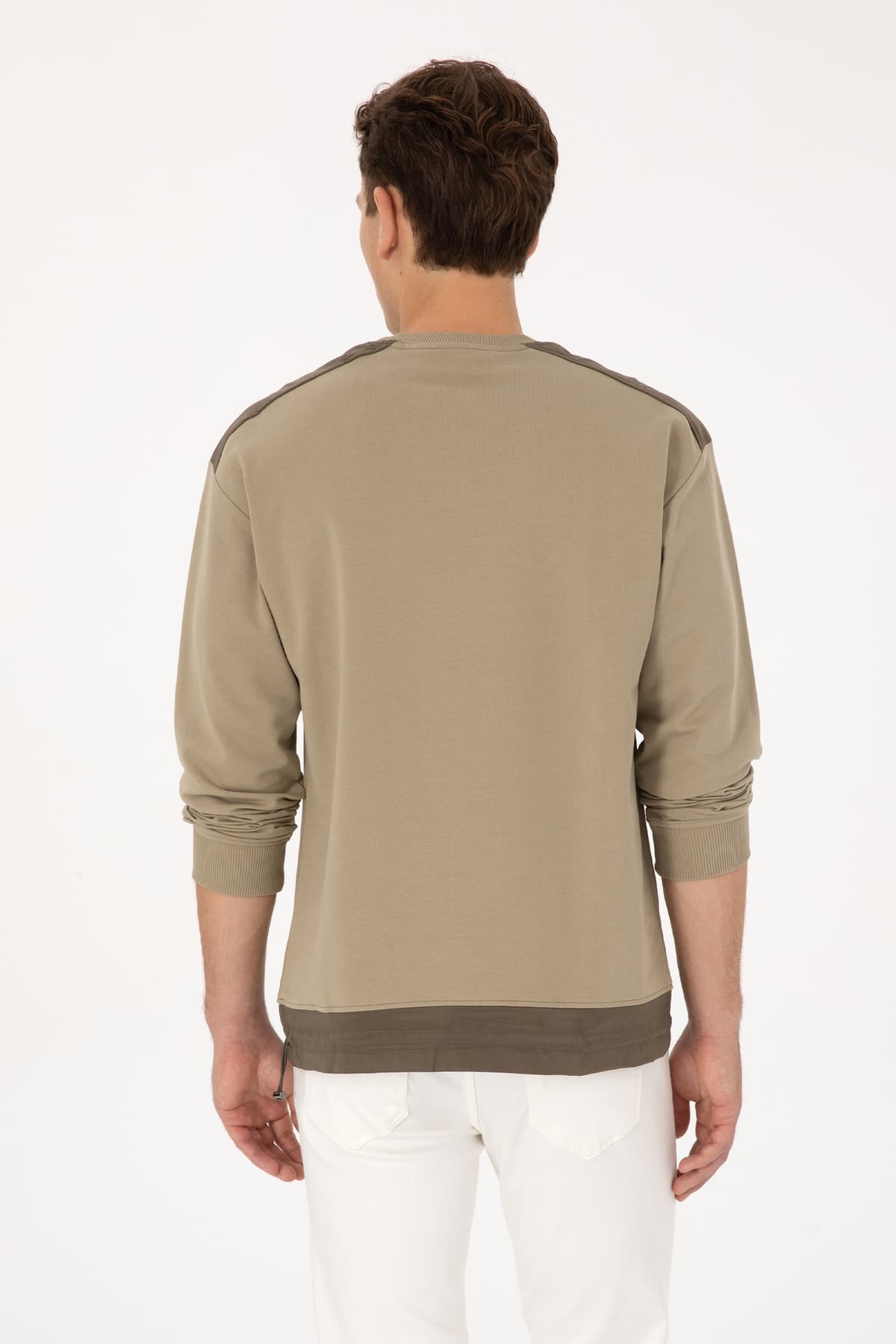 سوئیشرت مردانه U.S. Polo Assn. Comfort Fit یقه گرد جیبدار خاکی روشن مدل 50316401-VR183 سوئیشرت مردانه U.S. Polo Assn. Comfort Fit یقه گرد جیبدار خاکی روشن مدل 50316401-VR183