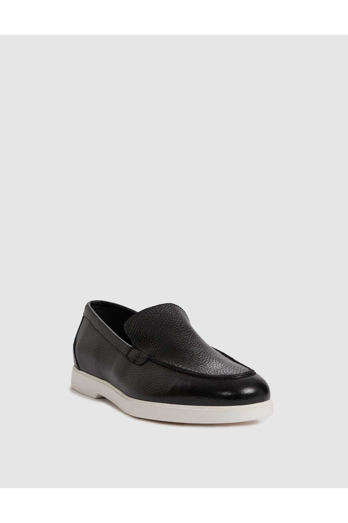 کفش لوفر مردانه Pierre Cardin مشکی چرمی زیره EVA مدل 50327089-VR046 کفش لوفر مردانه Pierre Cardin مشکی چرمی زیره EVA مدل 50327089-VR046