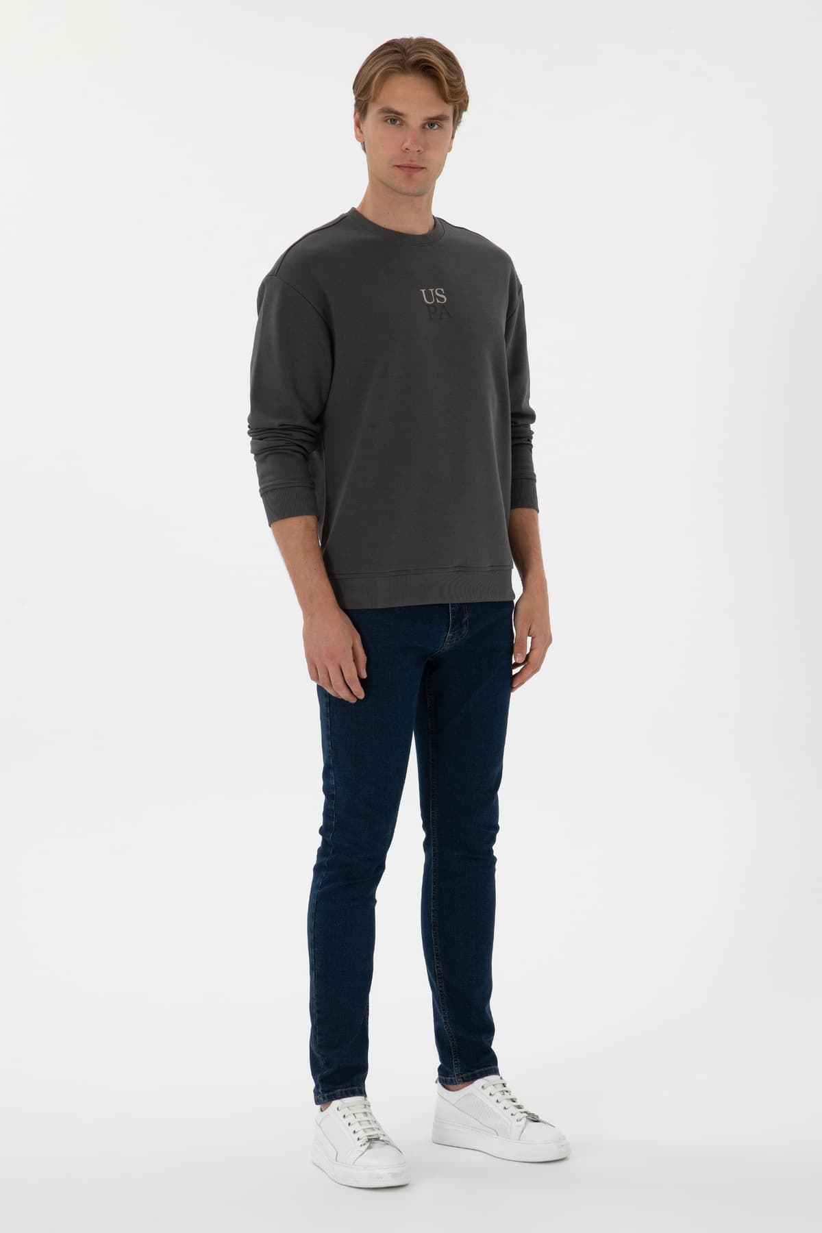 سویشرت مردانه U.S. Polo Assn. یقه گرد فیت کامفورت خاکستری تیره مدل 50313760-VR006 سویشرت مردانه U.S. Polo Assn. یقه گرد فیت کامفورت خاکستری تیره مدل 50313760-VR006