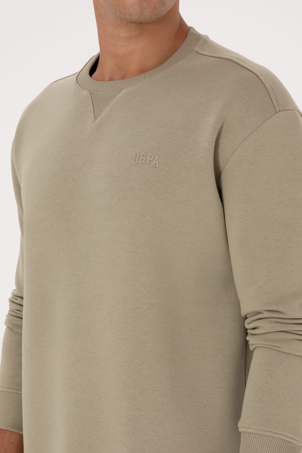 سویشرت مردانه U.S. Polo Assn. کامفورت فیت یقه گرد پرزدار خاکی روشن مدل 50313757-VR183 سویشرت مردانه U.S. Polo Assn. کامفورت فیت یقه گرد پرزدار خاکی روشن مدل 50313757-VR183