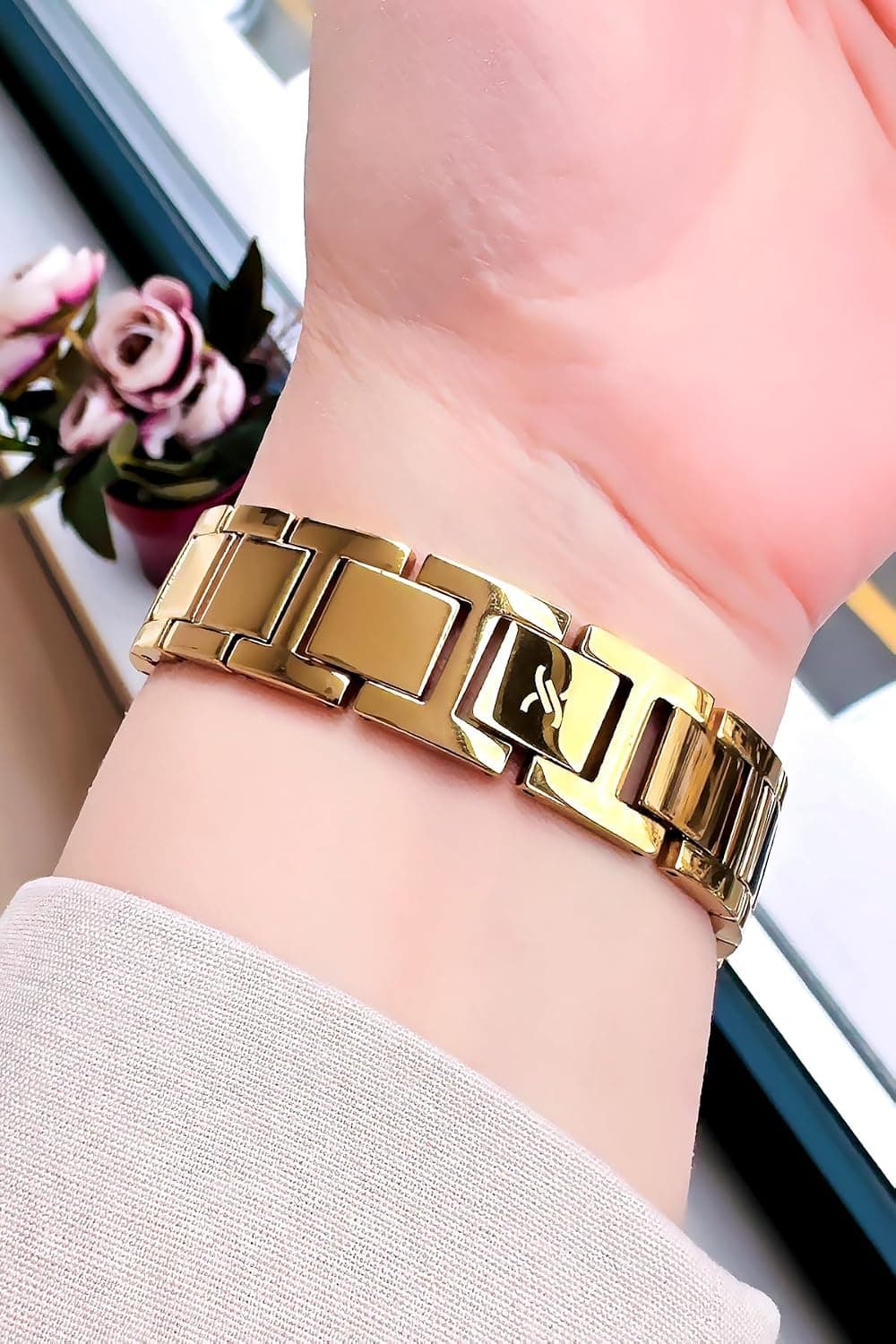 ساعت زنانه Daniel Klein کیس مثلثی طلایی بند فولادی ضد آب مدل DKBY2031C1 ساعت زنانه Daniel Klein کیس مثلثی طلایی بند فولادی ضد آب مدل DKBY2031C1