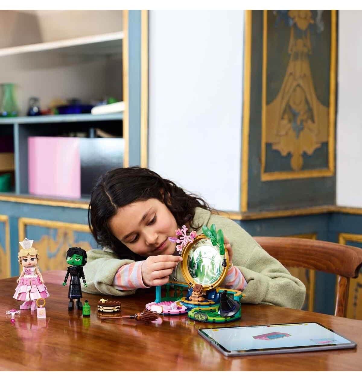 لگو Wicked با فیگورهای Elphaba و Glinda مدل 75682 با 558 قطعه لگو Wicked با فیگورهای Elphaba و Glinda مدل 75682 با 558 قطعه