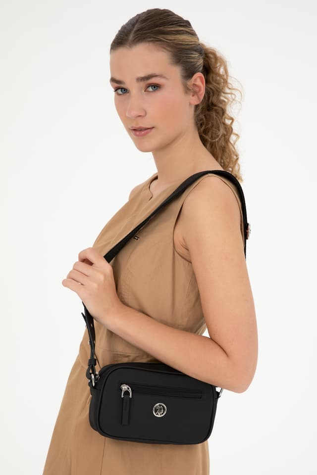 کیف دوشی زنانه U.S. Polo Assn. مشکی مورب مدل 50293652-VR046 کیف دوشی زنانه U.S. Polo Assn. مشکی مورب مدل 50293652-VR046