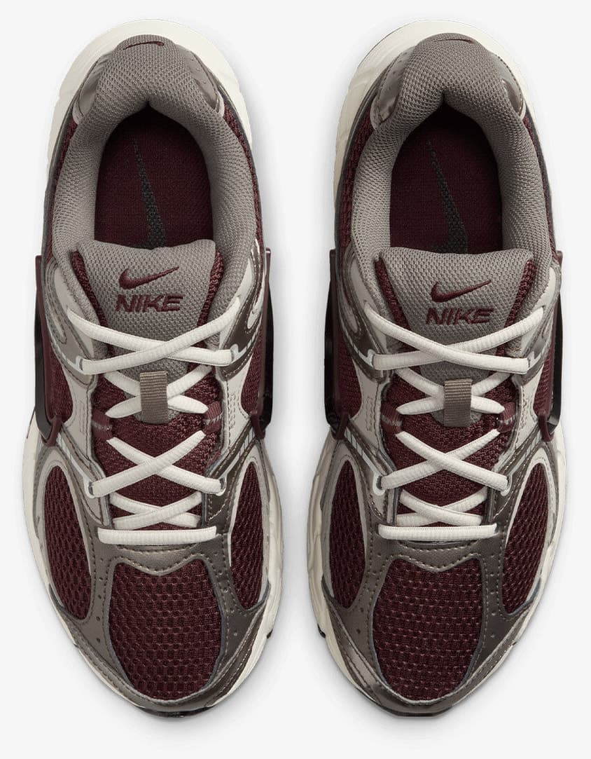 کفش ورزشی زنانه Nike مدل V5 RNR HQ7901-602 کفش ورزشی زنانه Nike مدل V5 RNR HQ7901-602