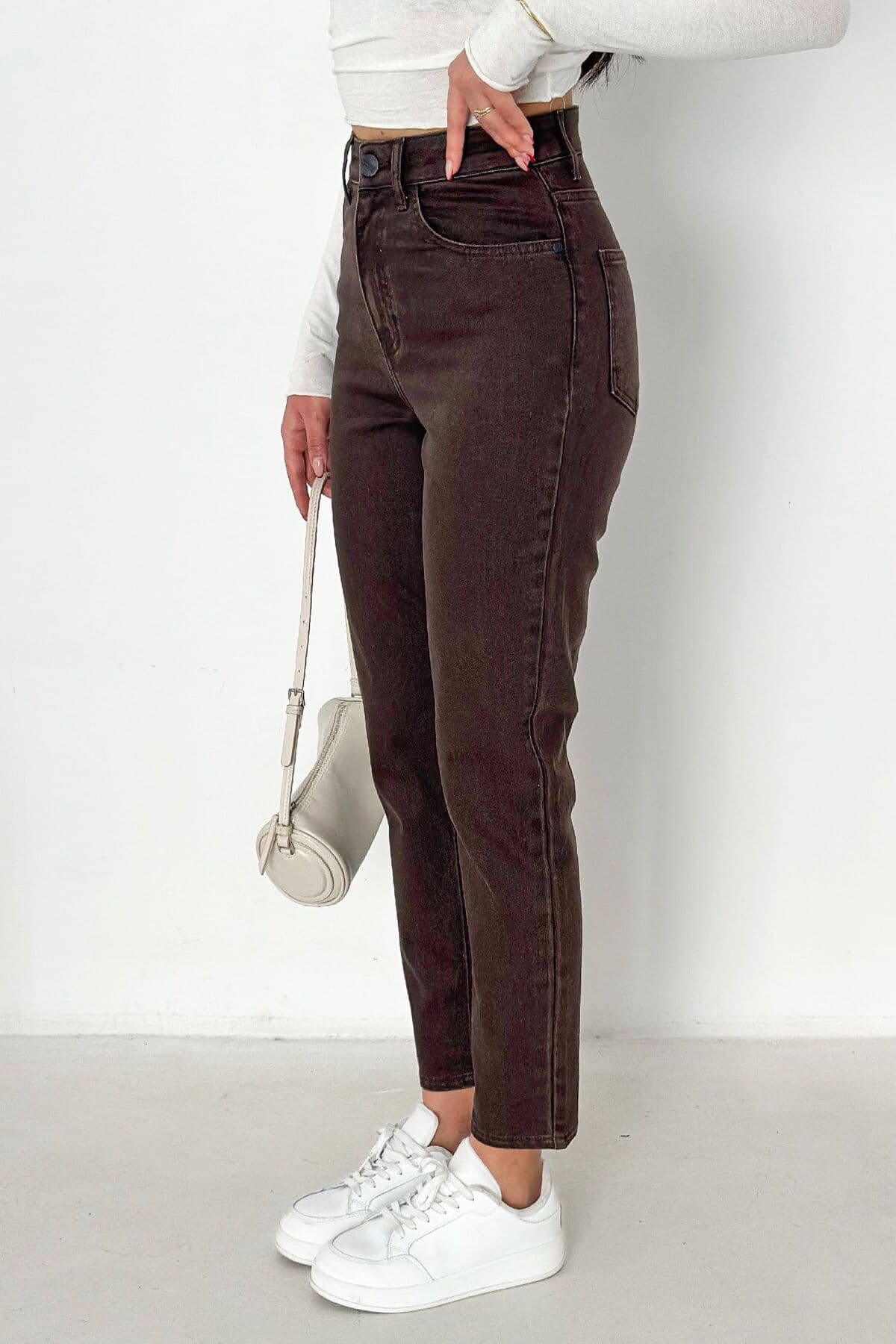 شلوار جین زنانه HLT JEANS مام کمر بلند لایکرا قهوهای مدل ANNA-2074 شلوار جین زنانه HLT JEANS مام کمر بلند لایکرا قهوهای مدل ANNA-2074