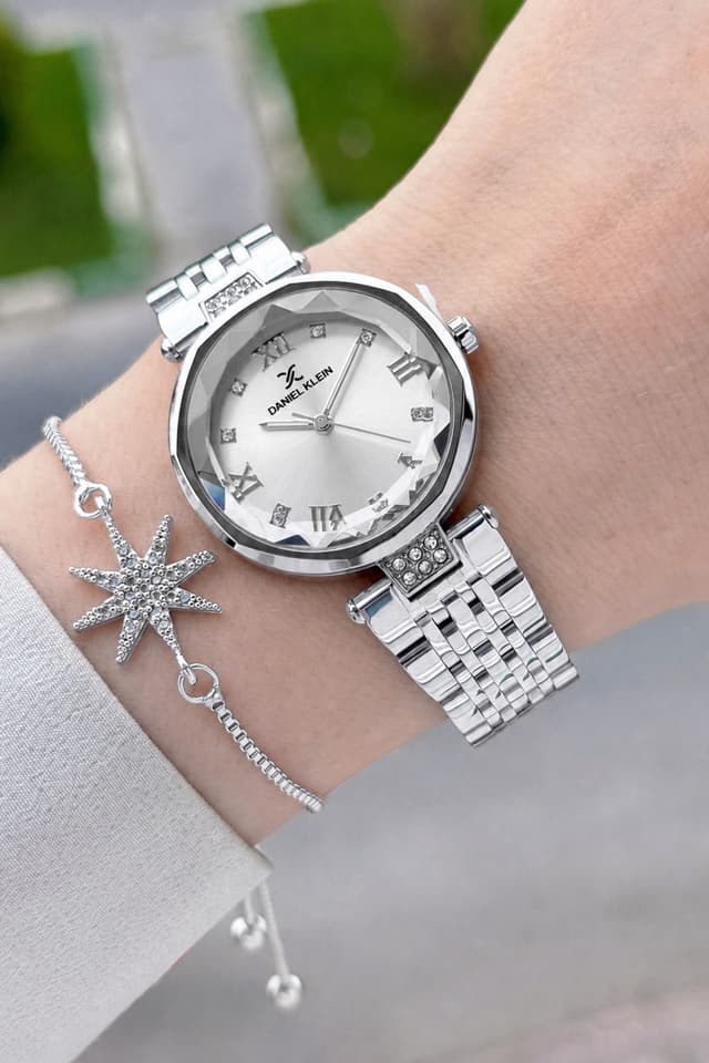 ساعت مچی زنانه Daniel Klein نقرهای با شیشه تراشخورده ساعت مچی زنانه Daniel Klein نقرهای با شیشه تراشخورده