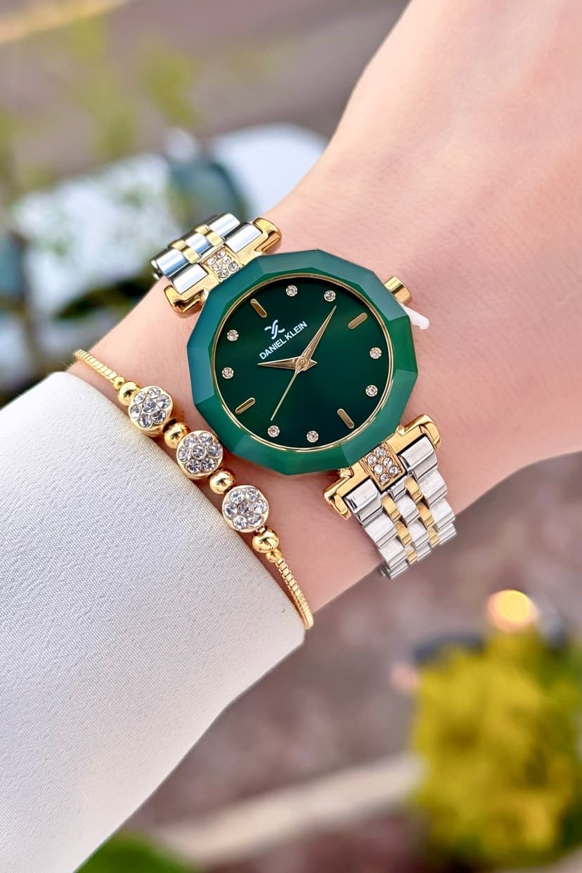 ساعت مچی زنانه Daniel Klein صفحه سبز بند طلایی 30 mm و دستبند ساعت مچی زنانه Daniel Klein صفحه سبز بند طلایی 30 mm و دستبند