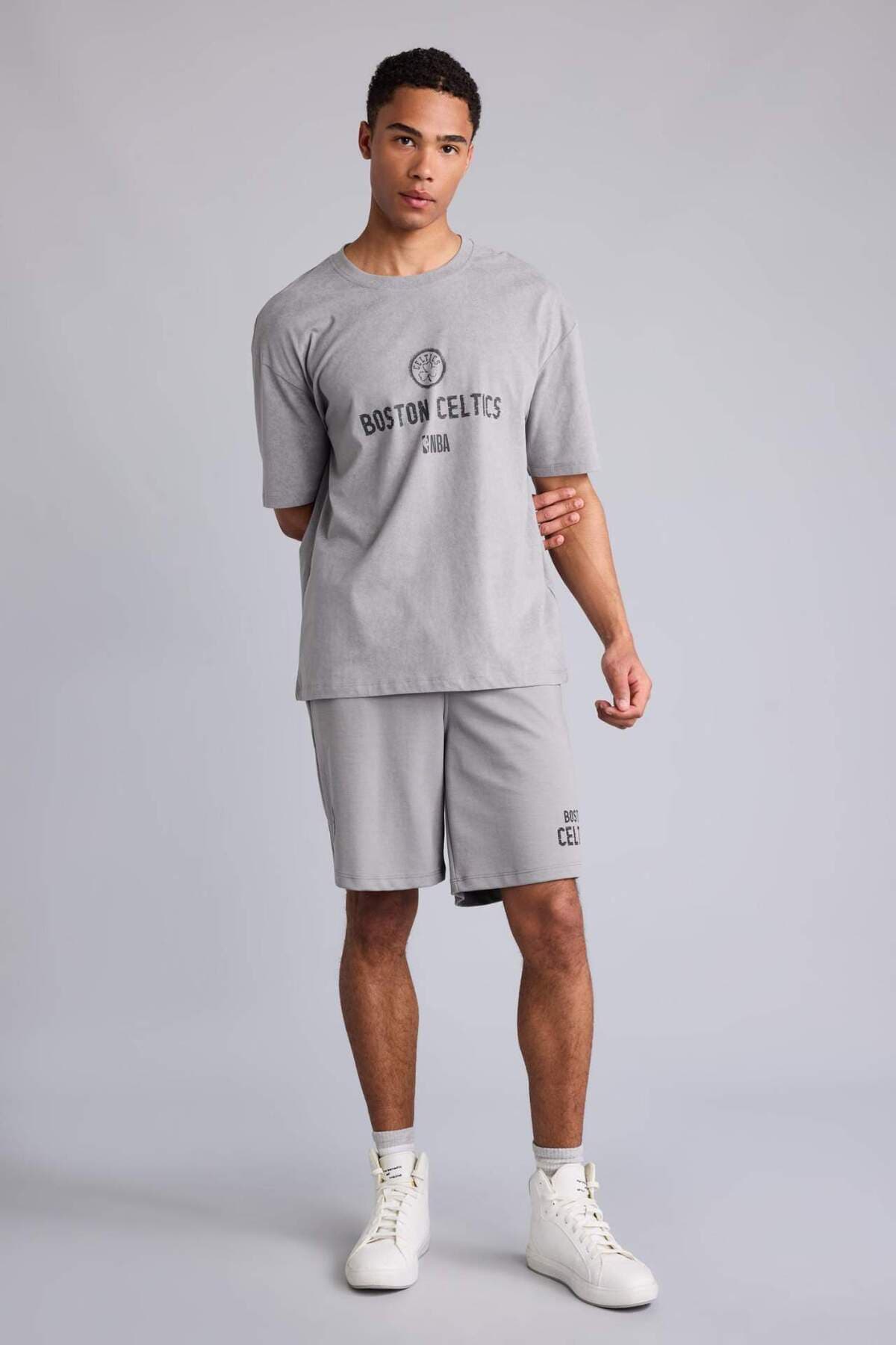 تیشرت مردانه Defacto پنبه %100 اورسایز آستین کوتاه NBA Boston Celtics مدل G0915AX26SM تیشرت مردانه Defacto پنبه %100 اورسایز آستین کوتاه NBA Boston Celtics مدل G0915AX26SM