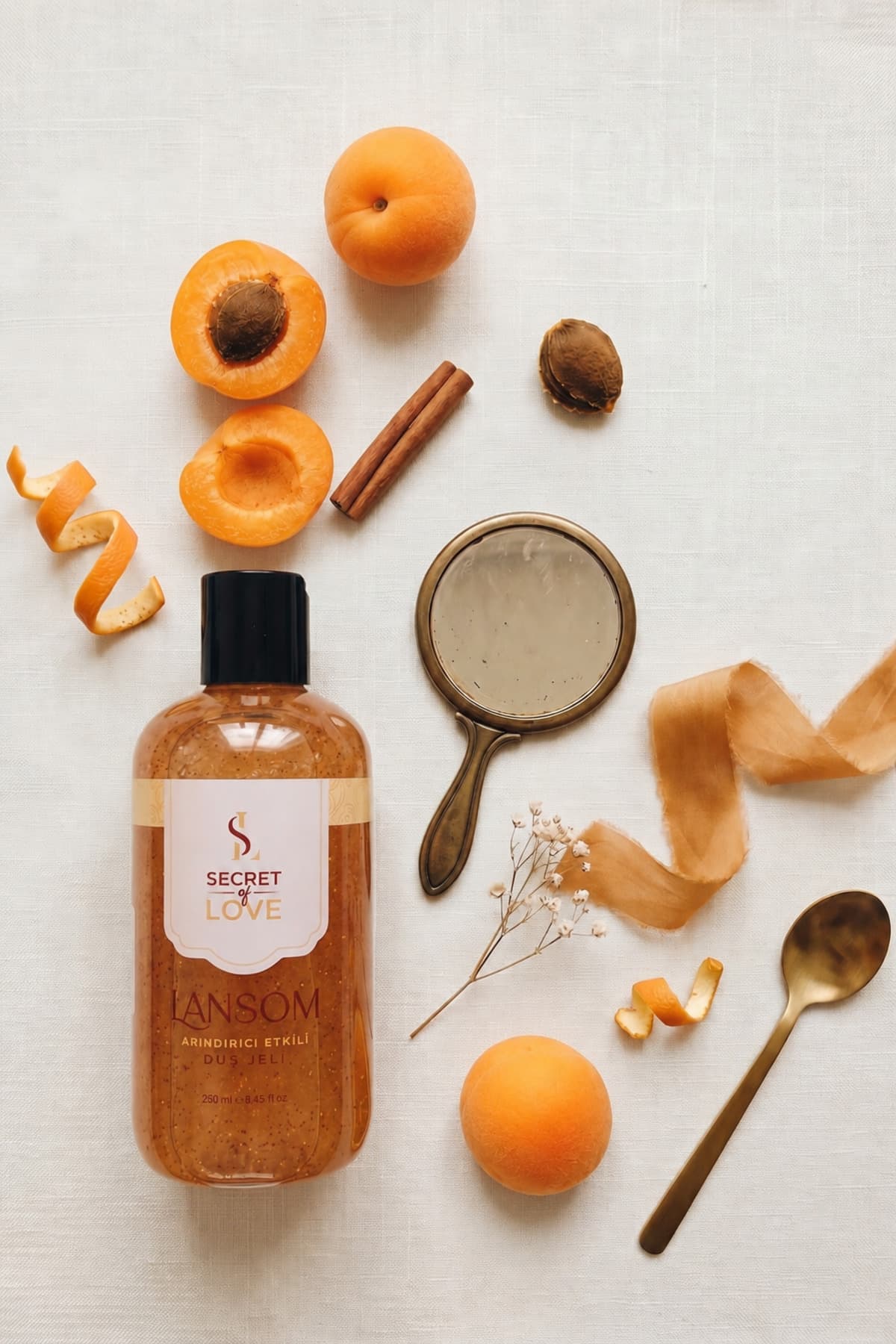 ژل دوش پیلینگ زنانه SECRET OF LOVE دانهدار Lansom 250 ml ژل دوش پیلینگ زنانه SECRET OF LOVE دانهدار Lansom 250 ml