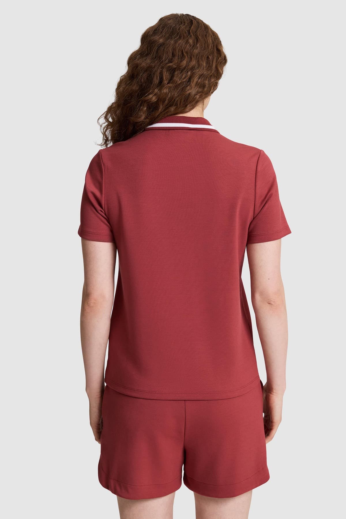 تیشرت زنانه یقه پولو U.S. Polo Assn. نیمزیپ زرشکی مدل 50323481-VR223 تیشرت زنانه یقه پولو U.S. Polo Assn. نیمزیپ زرشکی مدل 50323481-VR223