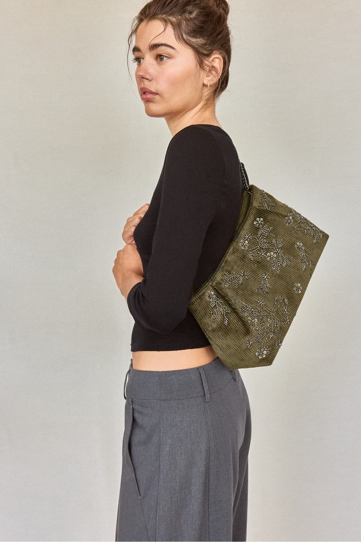 کیف کلاچ زنانه Stradivarius با گلدوزی کیف کلاچ زنانه Stradivarius با گلدوزی