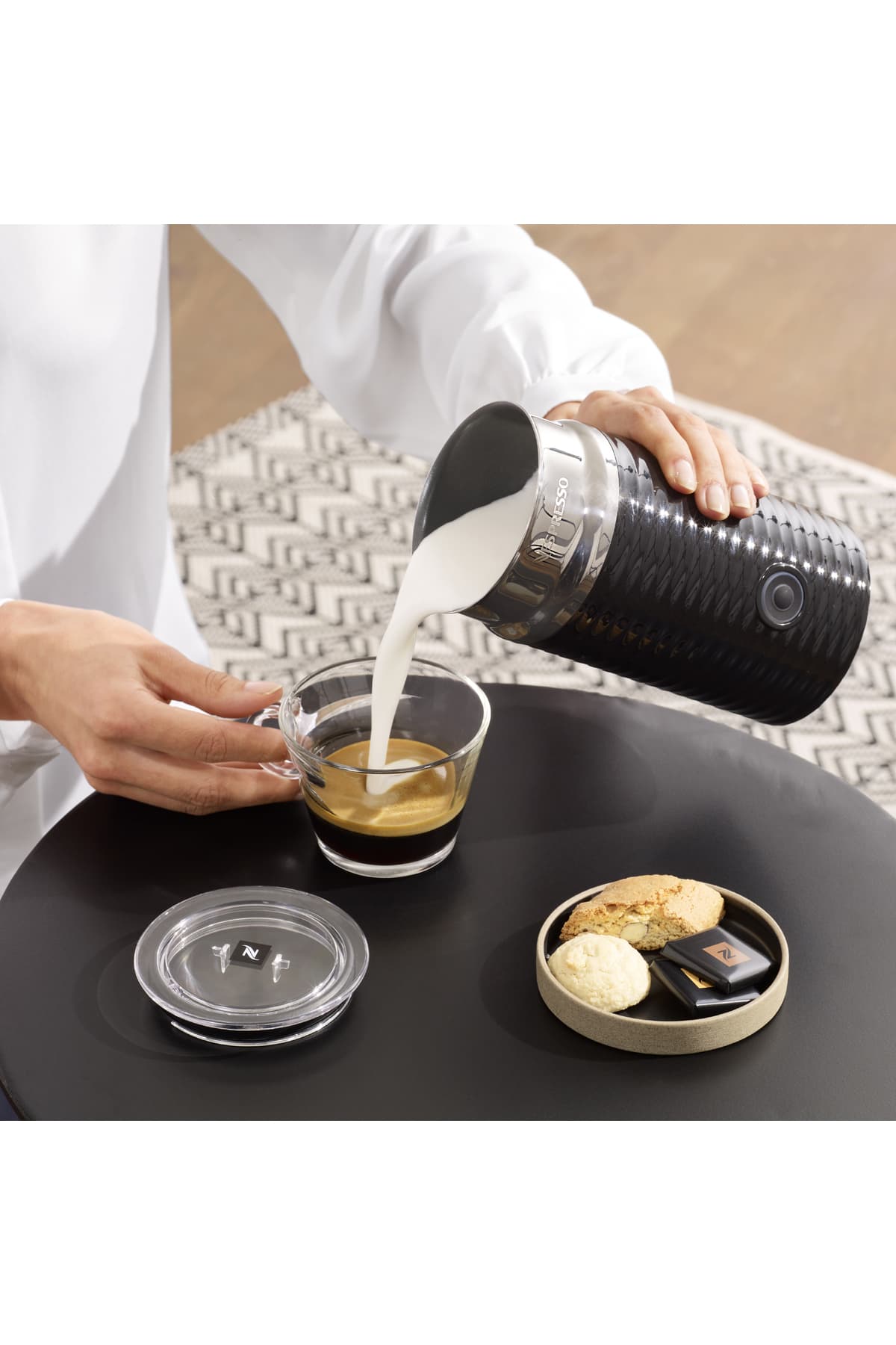 کفساز شیر Nespresso سفید مدل Aeroccino 3 کفساز شیر Nespresso سفید مدل Aeroccino 3