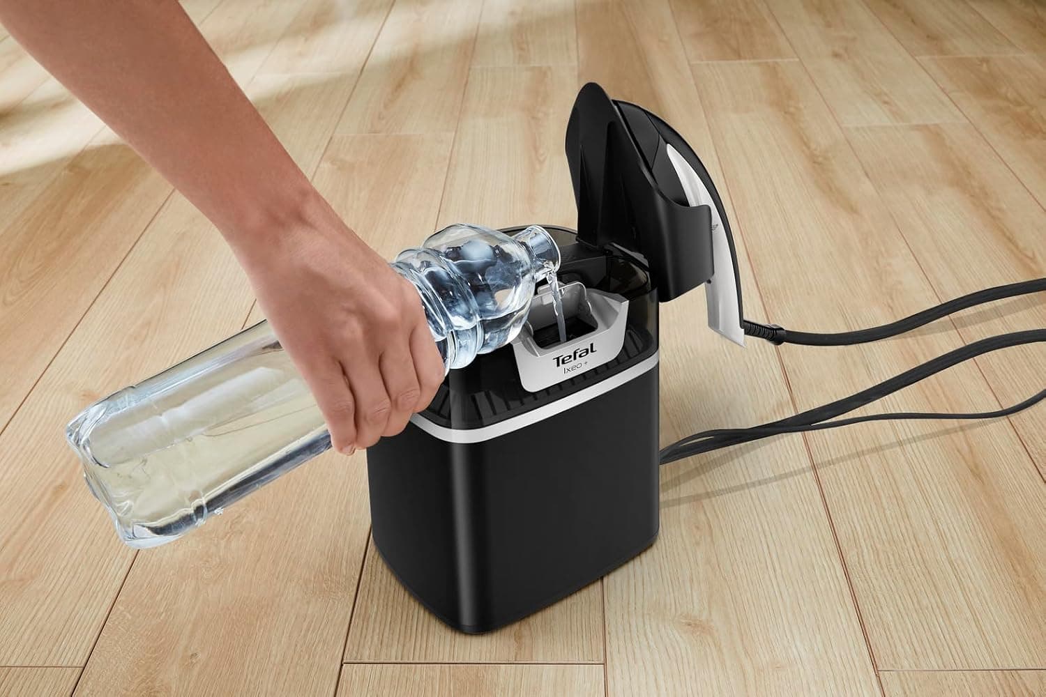 بخارشوی لباس Tefal IXEO 2980 وات 1 لیتری فشار پمپ 5 بار مدل QT1510GO بخارشوی لباس Tefal IXEO 2980 وات 1 لیتری فشار پمپ 5 بار مدل QT1510GO