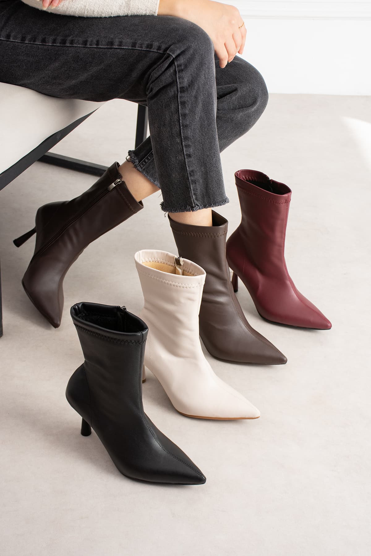 بوت زنانه dabab shoes مدل MARYA مشکی چرمی پاشنه نازک ۷ سانتیمتر بوت زنانه dabab shoes مدل MARYA مشکی چرمی پاشنه نازک ۷ سانتیمتر